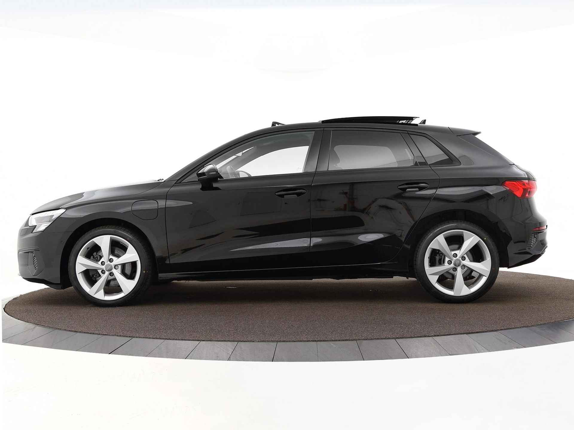 Audi A3 Sportback 40 TFSIe 204pk S-Tronic Business Edition | Panoramadak | Apple Car Play | Parkeerassistent | Elek. Achterklep | Cruise Control | P-Sensoren | Clima | 12 maanden BOVAG Garantie - 23/30