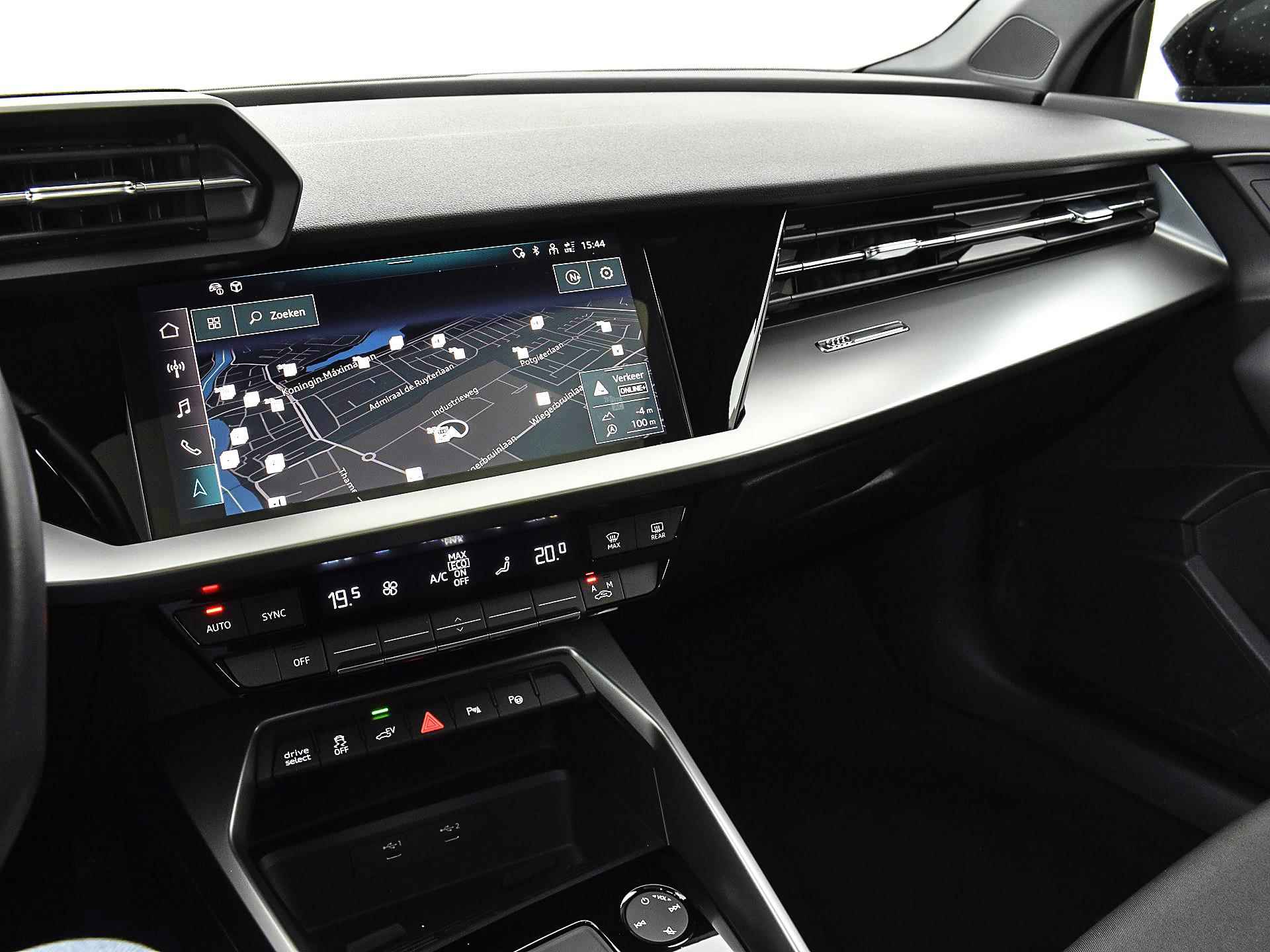 Audi A3 Sportback 40 TFSIe 204pk S-Tronic Business Edition | Panoramadak | Apple Car Play | Parkeerassistent | Elek. Achterklep | Cruise Control | P-Sensoren | Clima | 12 maanden BOVAG Garantie - 24/30