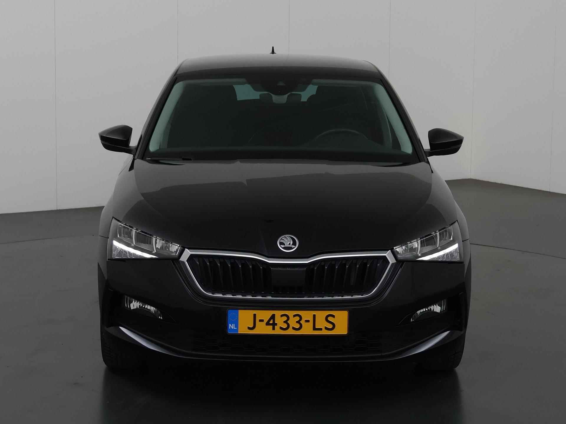 Skoda Scala 1.0 TSI Ambition | Climate Control | Parkeersensoren | Bluetooth | Trekhaak | Navigatie via CarPlay | Cruise Controle | NL Auto | - 4/40