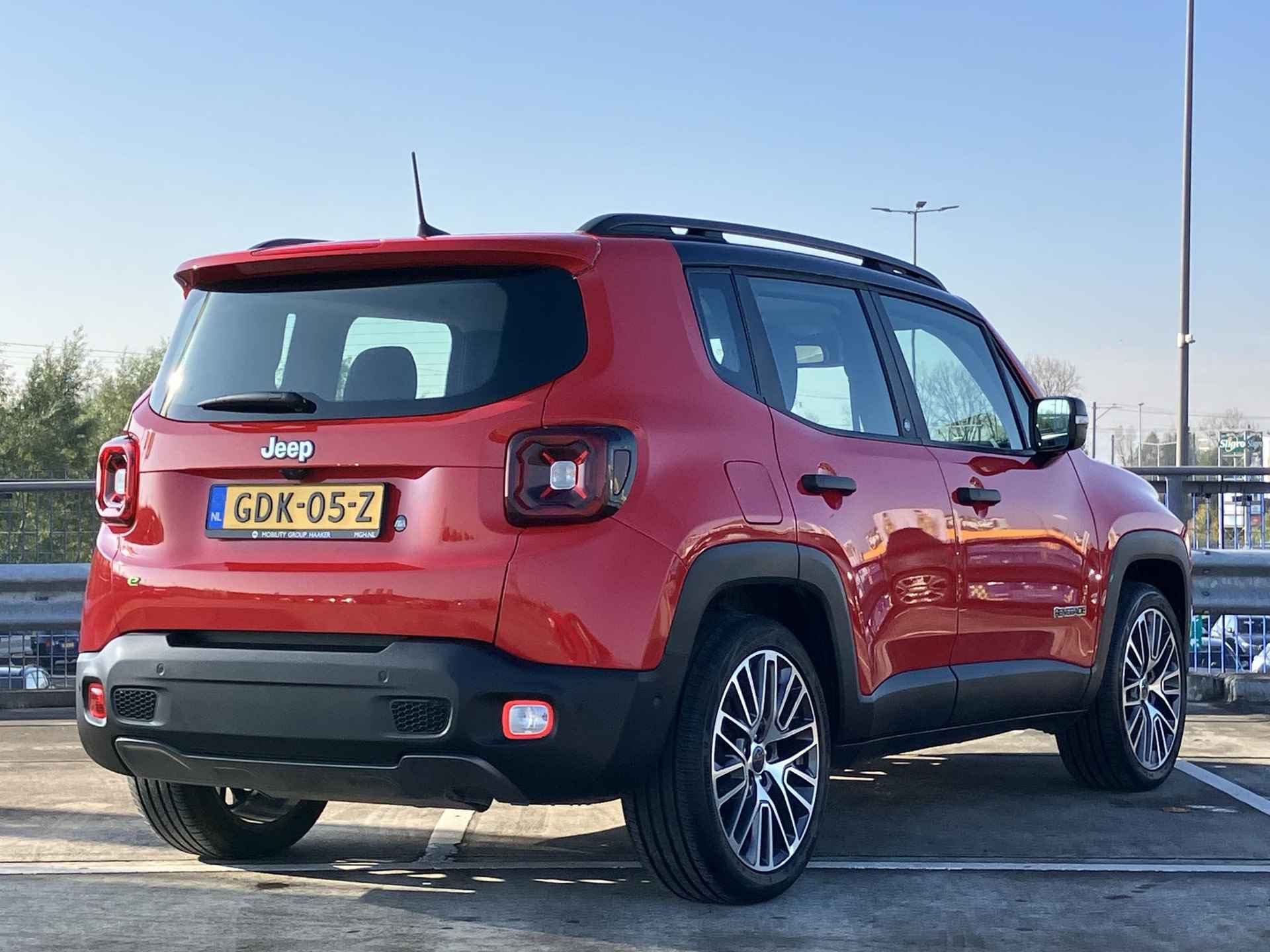 Jeep Renegade 1.5T e-Hybrid Summit Schuifdak / 19" Velgen - 53/55