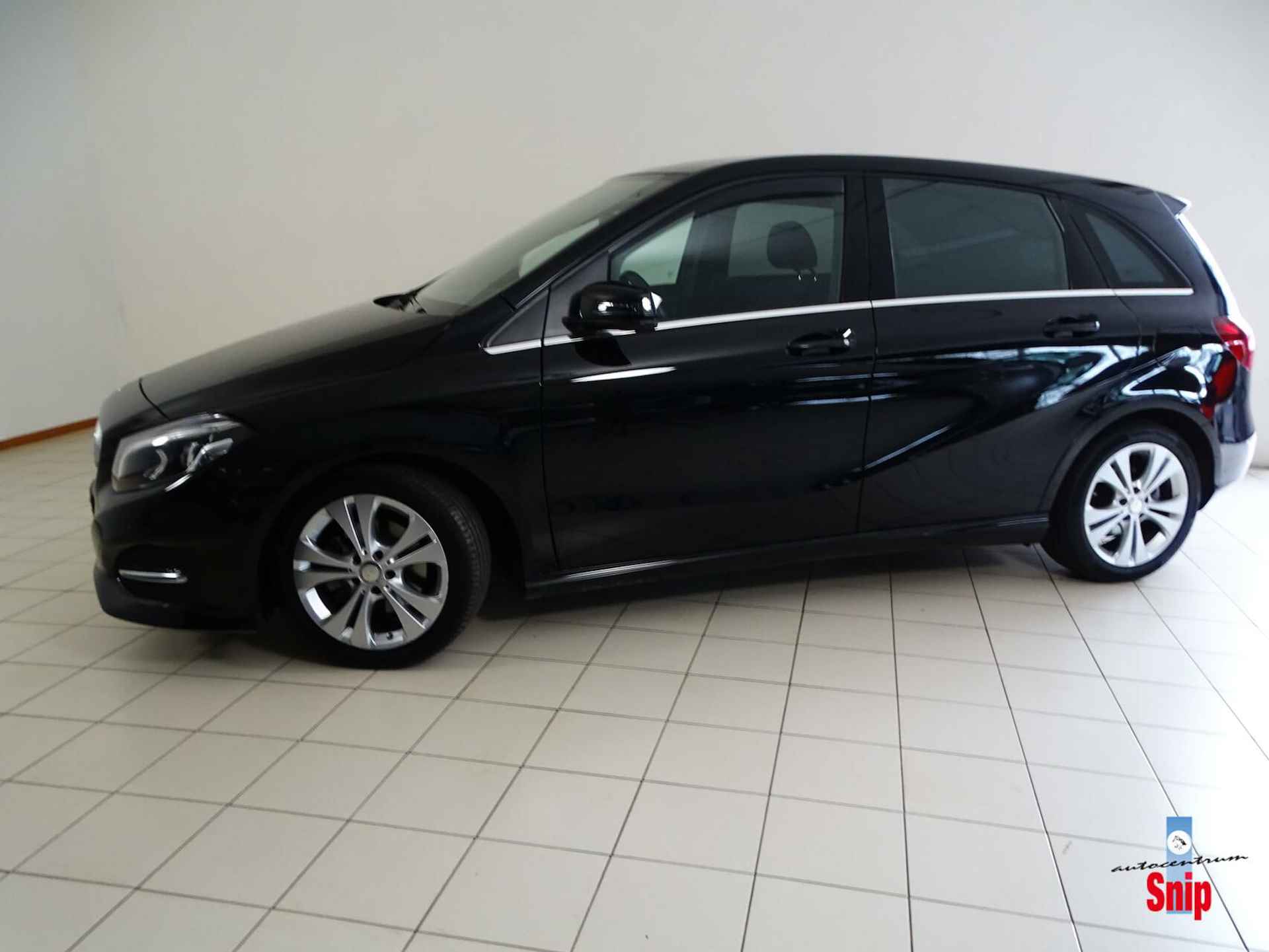 Mercedes B-klasse 180 Business Solution AMG 29.000km! - 23/28