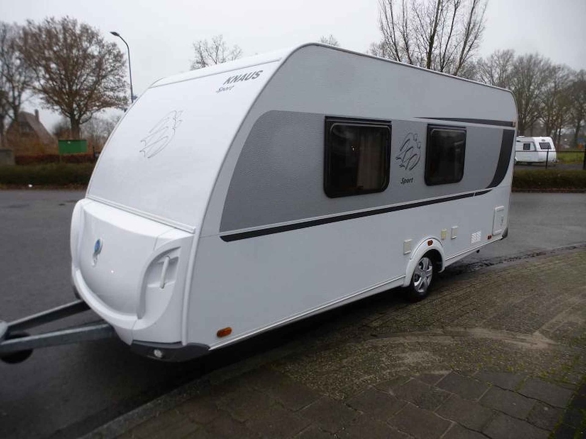 Knaus Sport 460 XB queens bed en mover - 6/14