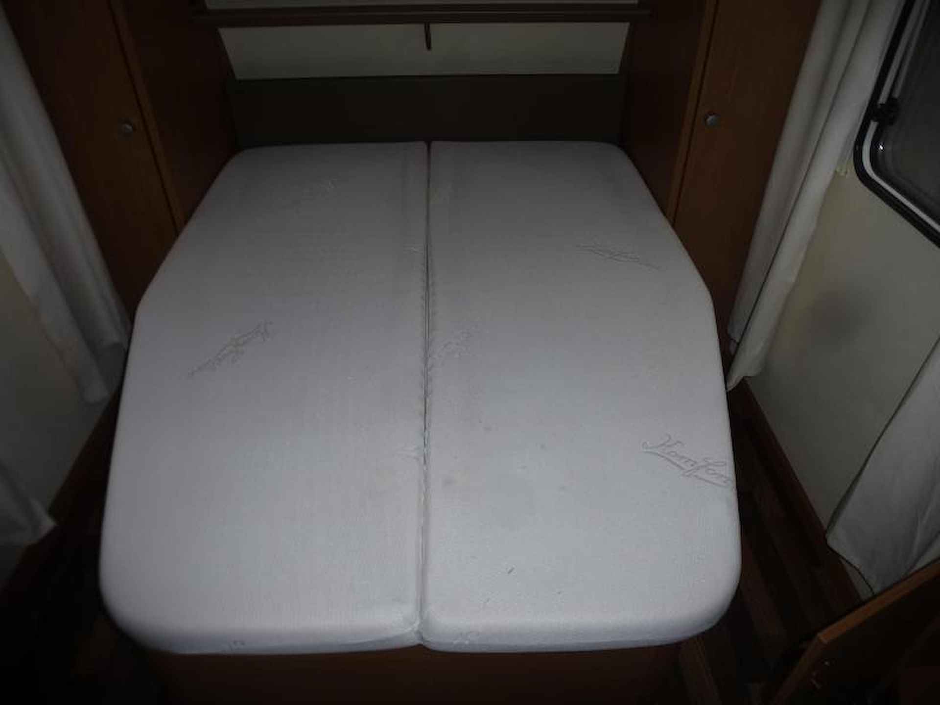 Knaus Sport 460 XB queens bed en mover - 11/14