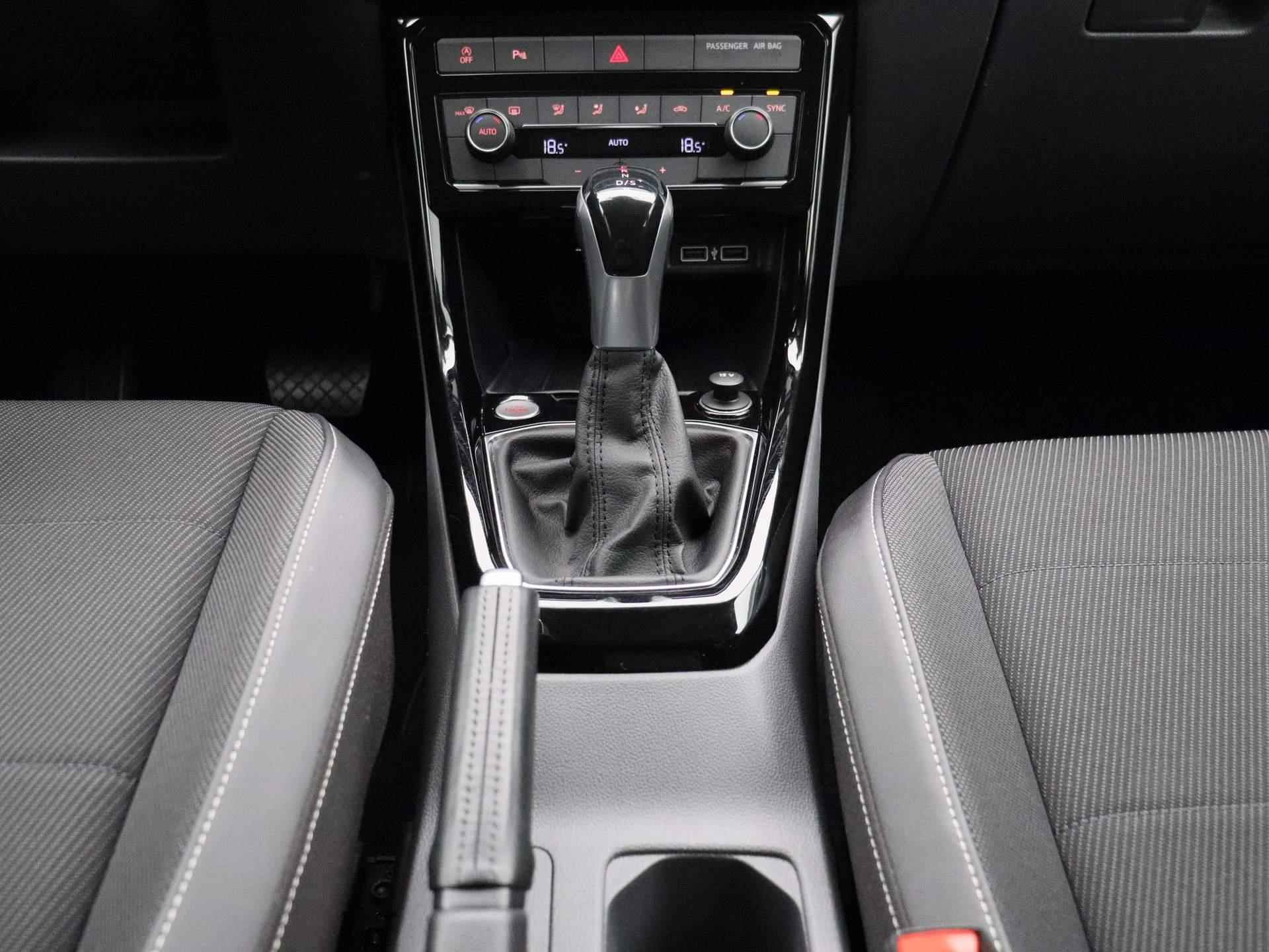 Volkswagen T-Cross 1.0 TSI Style 115PK automaat | Navigatie | Digitale cockpit | Led verlichting | 18 inch velgen | Parkeersensoren | Climate Control | App Connect | Elektrisch inklapbare spiegels | Draadloos opladen telefoon - 11/36