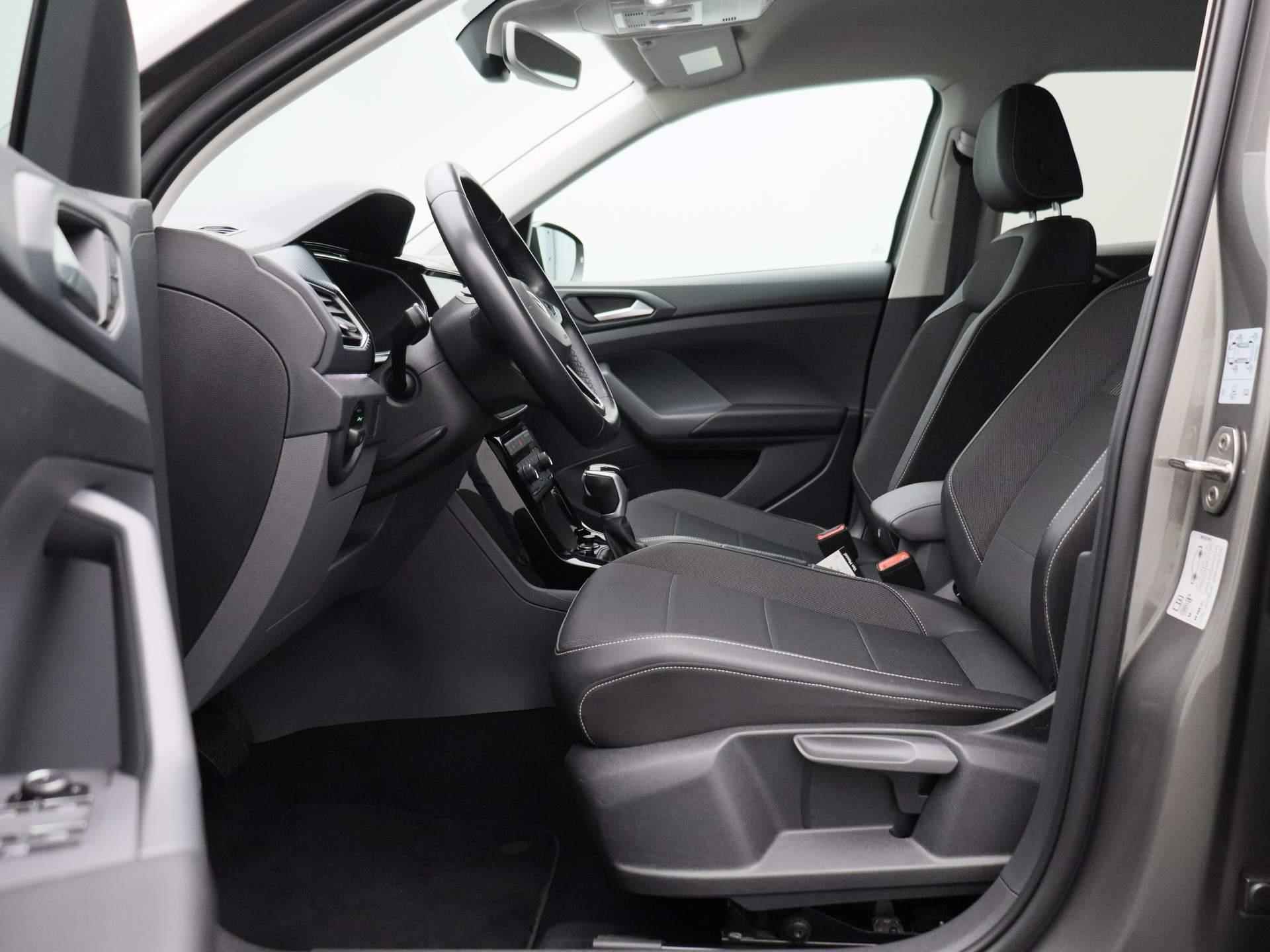 Volkswagen T-Cross 1.0 TSI Style 115PK automaat | Navigatie | Digitale cockpit | Led verlichting | 18 inch velgen | Parkeersensoren | Climate Control | App Connect | Elektrisch inklapbare spiegels | Draadloos opladen telefoon - 12/36