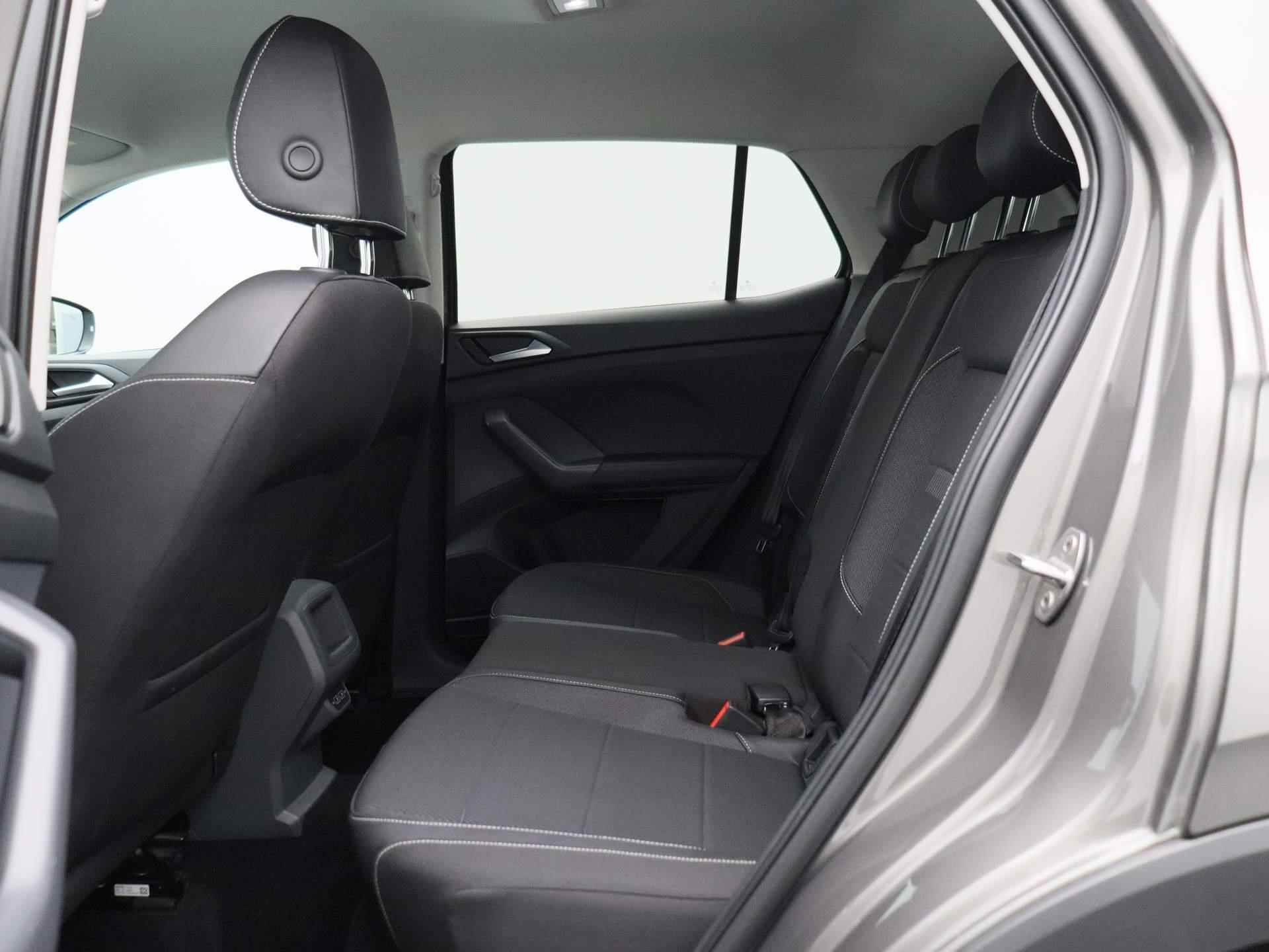 Volkswagen T-Cross 1.0 TSI Style 115PK automaat | Navigatie | Digitale cockpit | Led verlichting | 18 inch velgen | Parkeersensoren | Climate Control | App Connect | Elektrisch inklapbare spiegels | Draadloos opladen telefoon - 13/36
