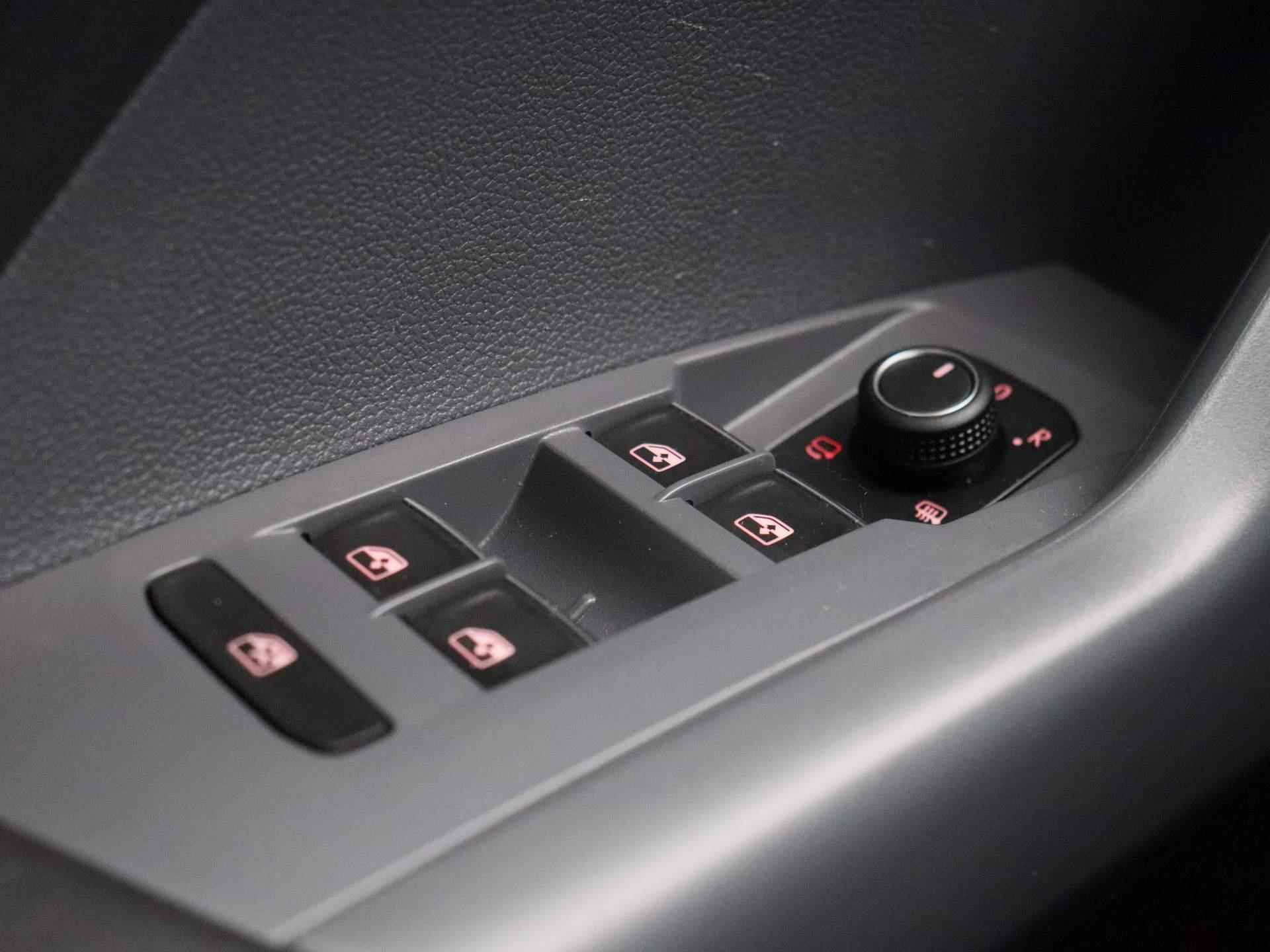 Volkswagen T-Cross 1.0 TSI Style 115PK automaat | Navigatie | Digitale cockpit | Led verlichting | 18 inch velgen | Parkeersensoren | Climate Control | App Connect | Elektrisch inklapbare spiegels | Draadloos opladen telefoon - 26/36