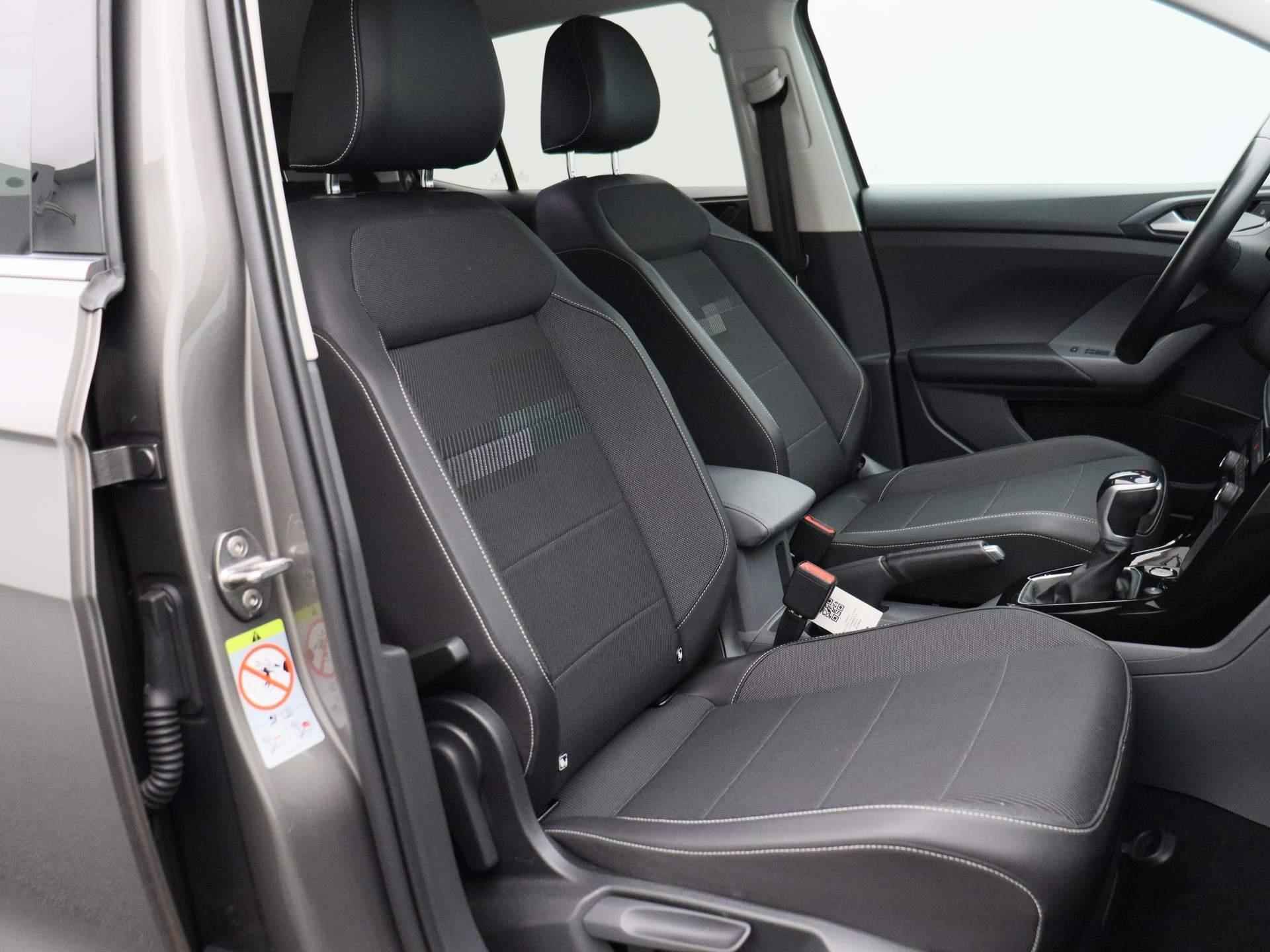 Volkswagen T-Cross 1.0 TSI Style 115PK automaat | Navigatie | Digitale cockpit | Led verlichting | 18 inch velgen | Parkeersensoren | Climate Control | App Connect | Elektrisch inklapbare spiegels | Draadloos opladen telefoon - 29/36