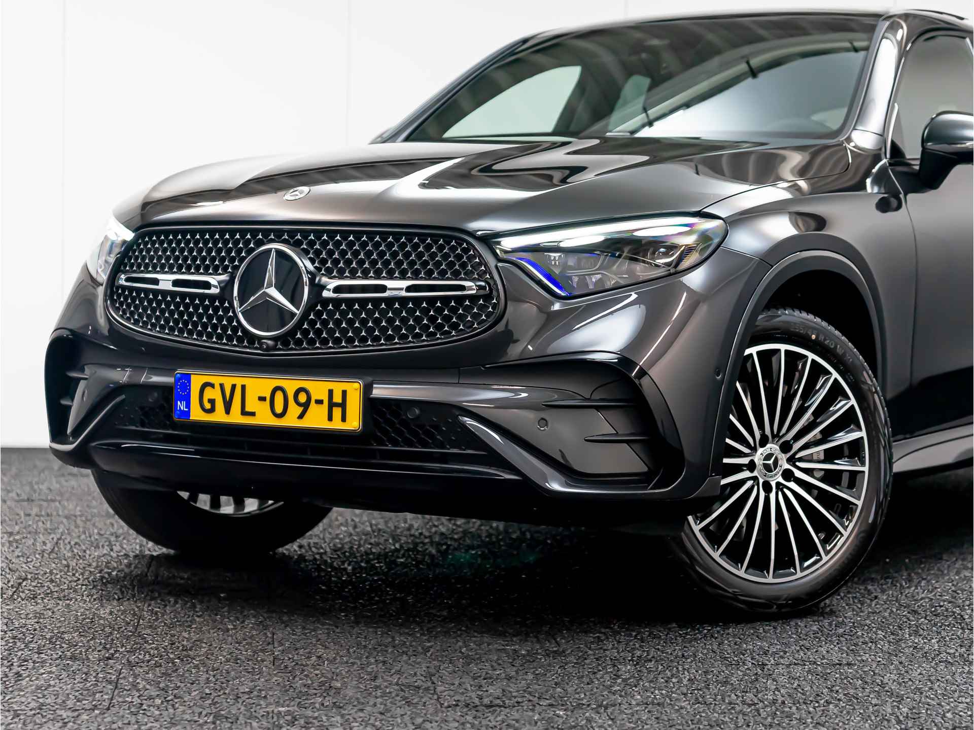 Mercedes-Benz GLC Coupé GLC 300e 4MATIC AMG Line | NIEUW | NIGHT | Achteras Sturing - 14/34