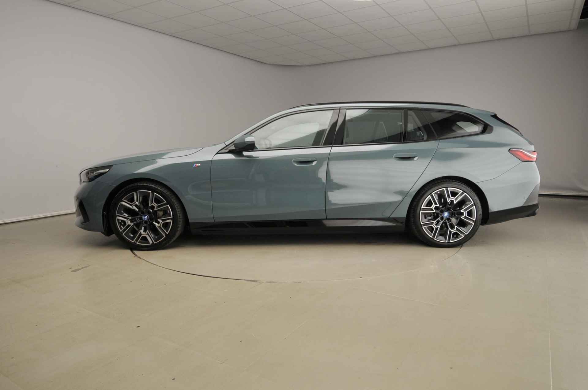 BMW i5 Touring eDrive40 | M-Sportpakket | LED | Navigatie | Sportstoelen | Stoelverwarming | DAB | Harman-kardon sound | Alu 20 inch - 3/45