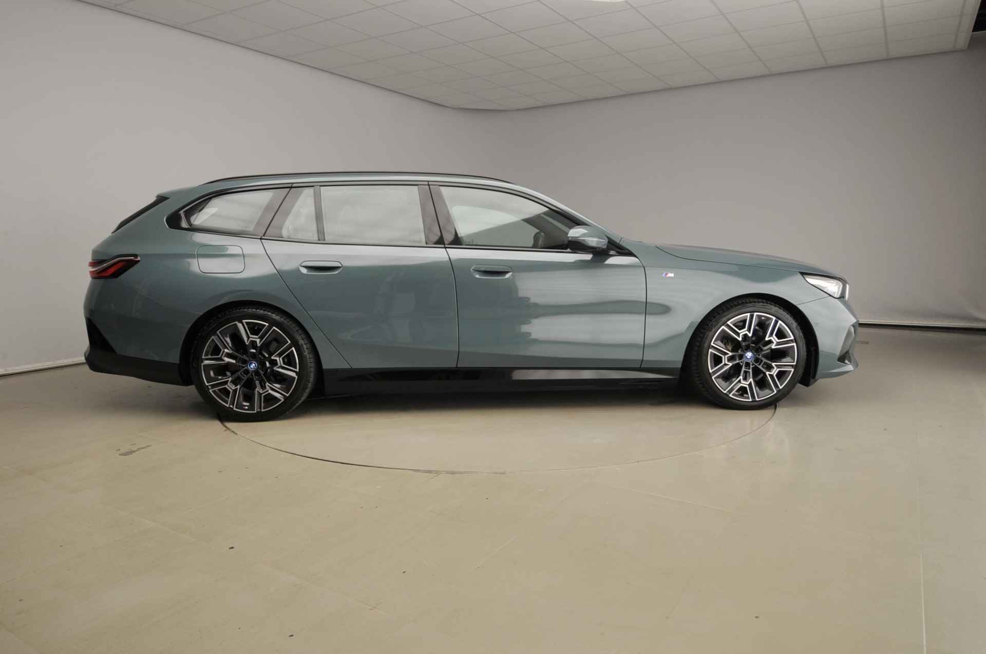 BMW i5 Touring eDrive40 | M-Sportpakket | LED | Navigatie | Sportstoelen | Stoelverwarming | DAB | Harman-kardon sound | Alu 20 inch - 5/45