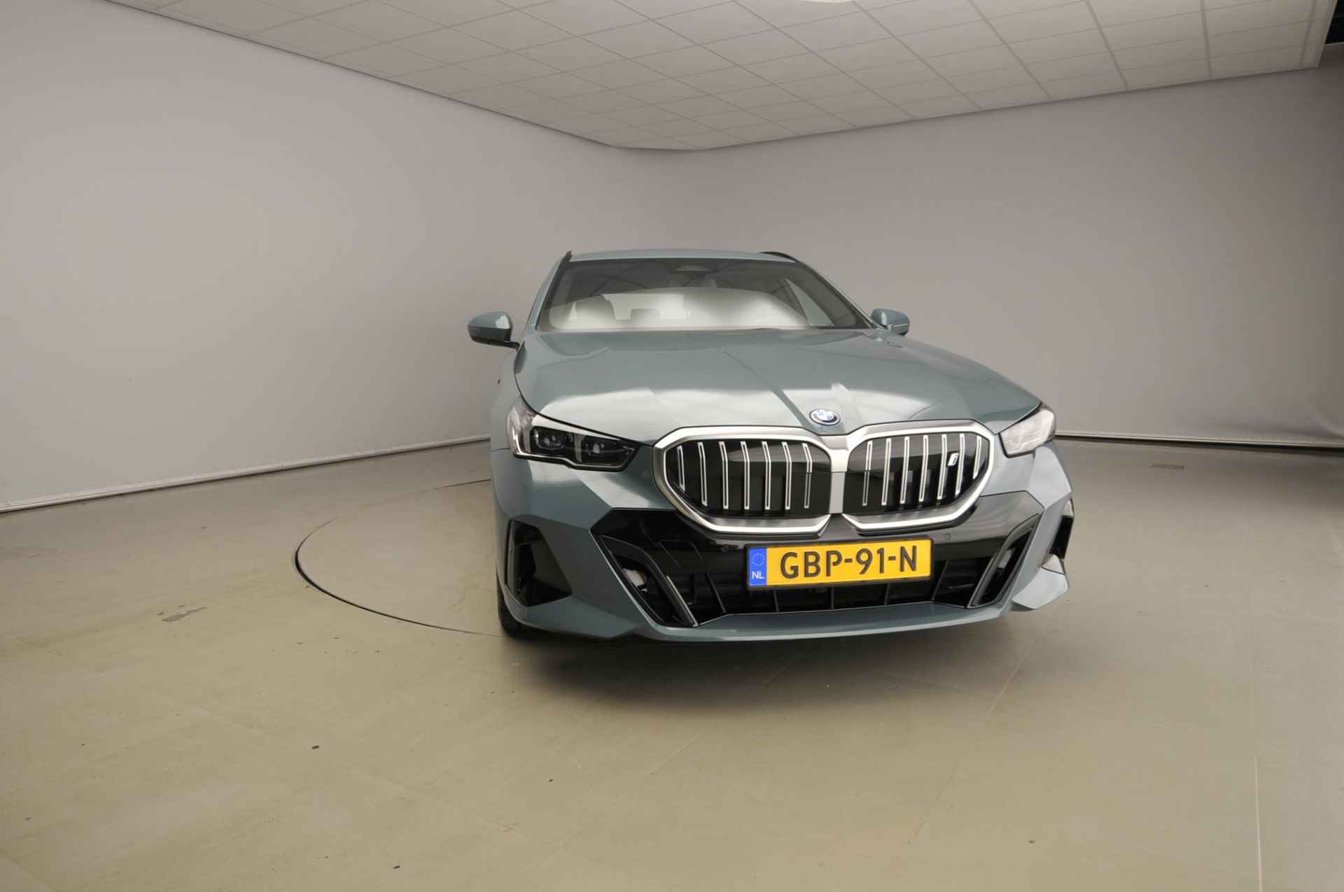 BMW i5 Touring eDrive40 | M-Sportpakket | LED | Navigatie | Sportstoelen | Stoelverwarming | DAB | Harman-kardon sound | Alu 20 inch - 6/45