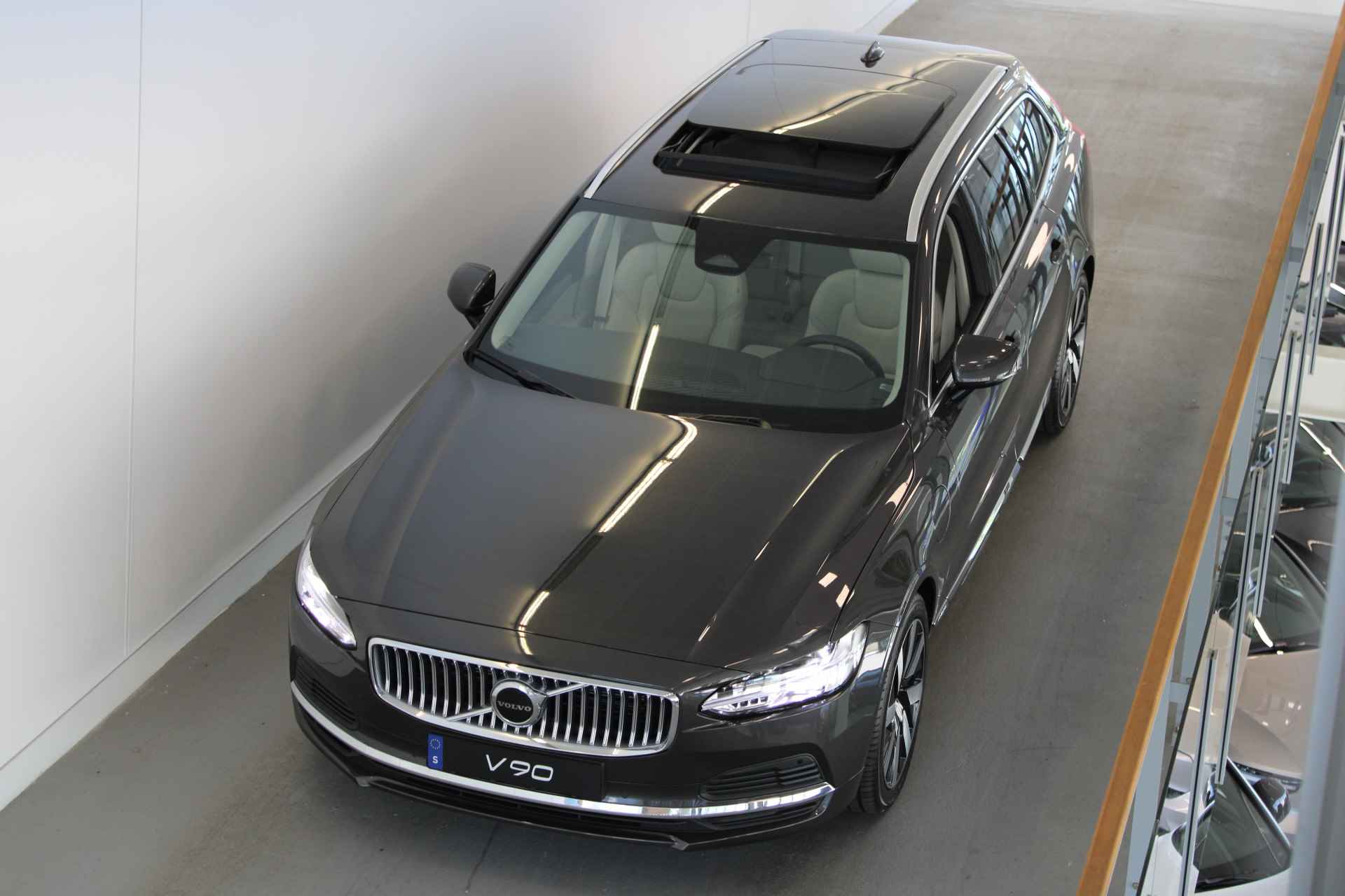 Volvo V90 T6 350PK AWD Plus Bright | Luchtvering | Panoramadak | Trekhaak | HK Audio | Comfortstoelen | Blis | Getint Glas - 18/70