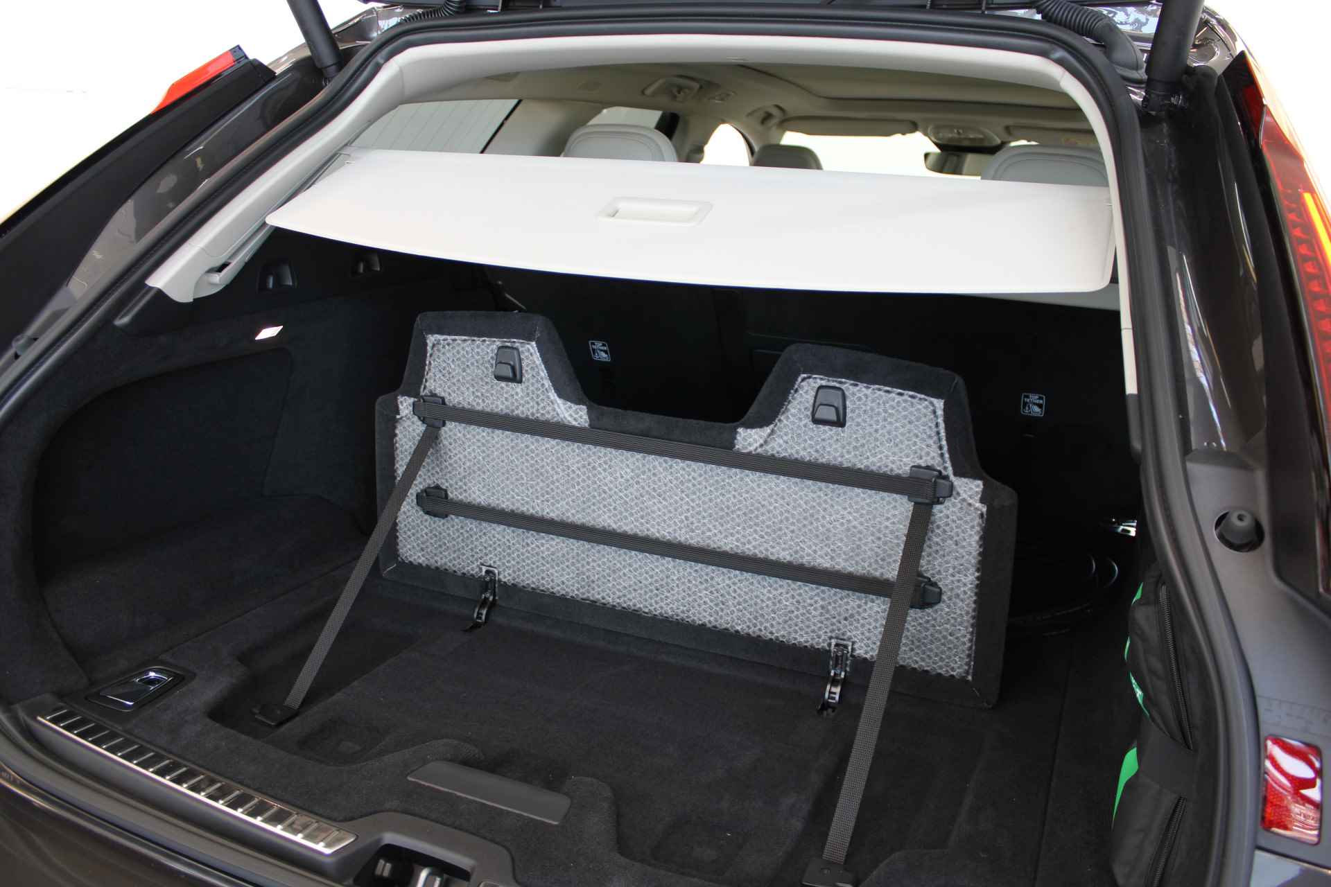 Volvo V90 T6 350PK AWD Plus Bright | Luchtvering | Panoramadak | Trekhaak | HK Audio | Comfortstoelen | Blis | Getint Glas - 63/70