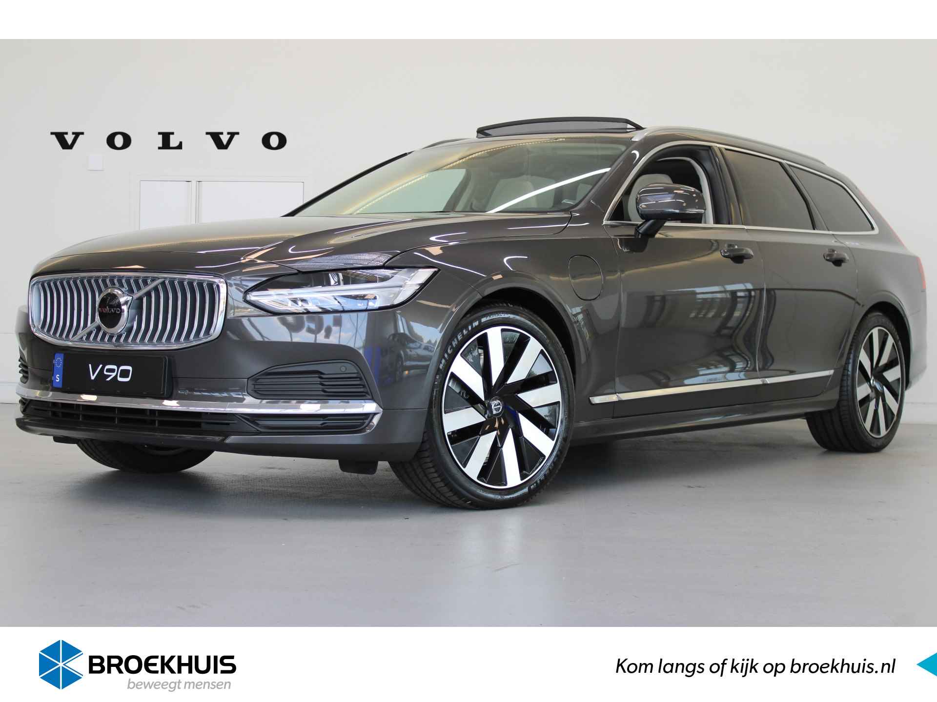 Volvo V90 T6 350PK AWD Plus Bright | Luchtvering | Panoramadak | Trekhaak | HK Audio | Comfortstoelen | Blis | Getint Glas - 1/70