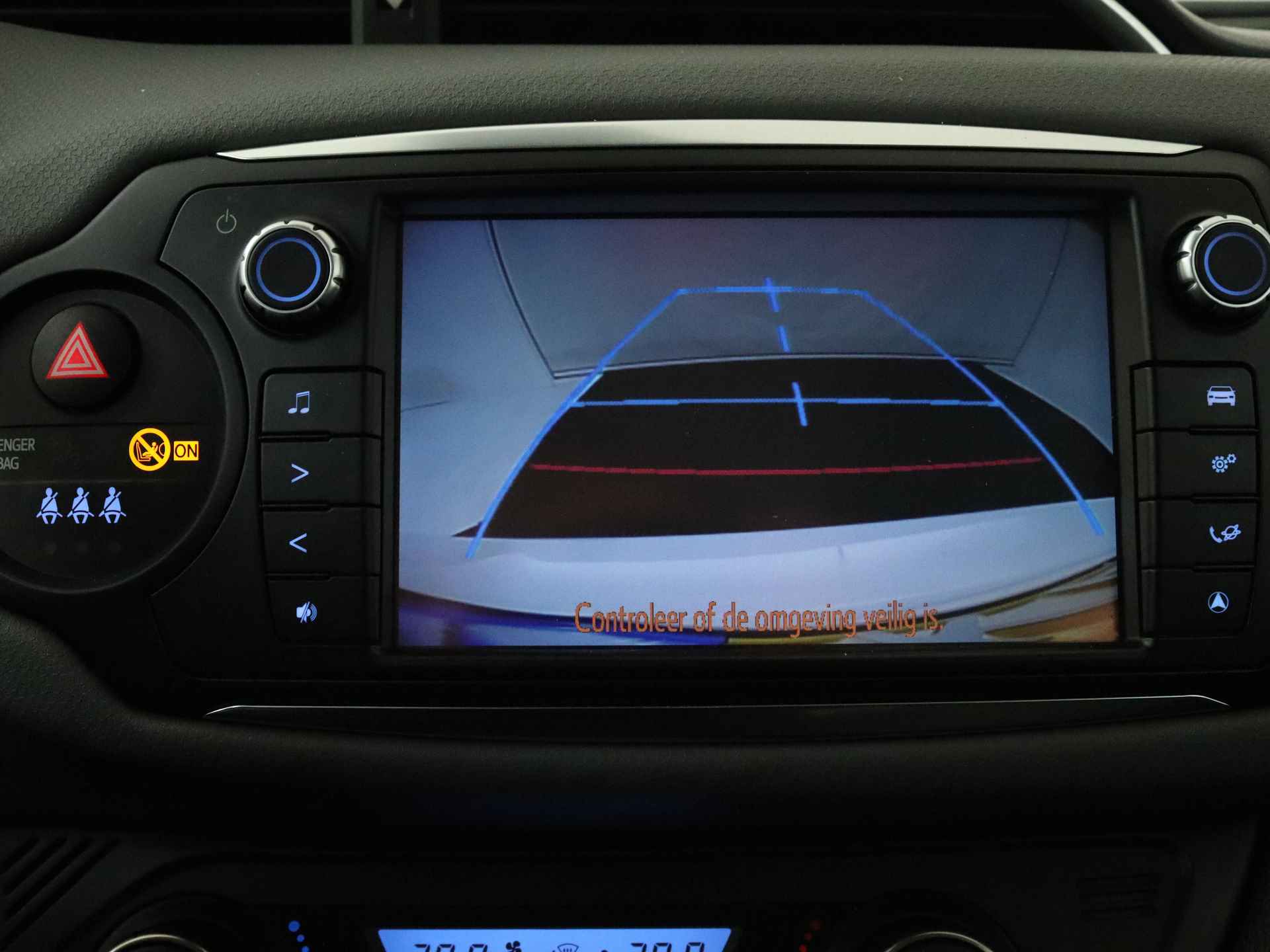 Toyota Yaris 1.5 Hybrid Trend | Navigatie | Camera | Climate Control | LM velgen | Cruise Control | - 11/42