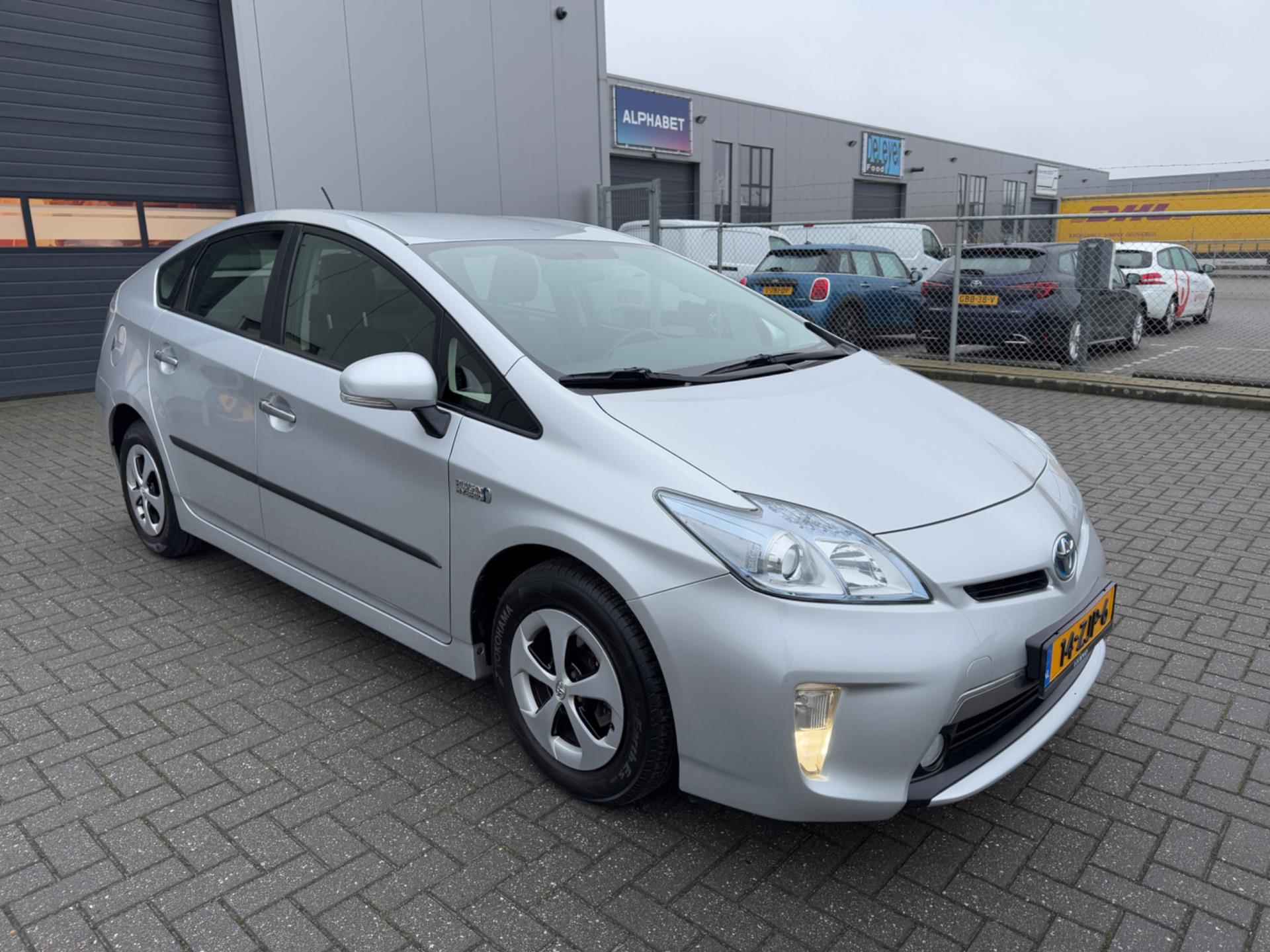 Toyota Prius 1.8 Plug-in Aspiration - 4/28