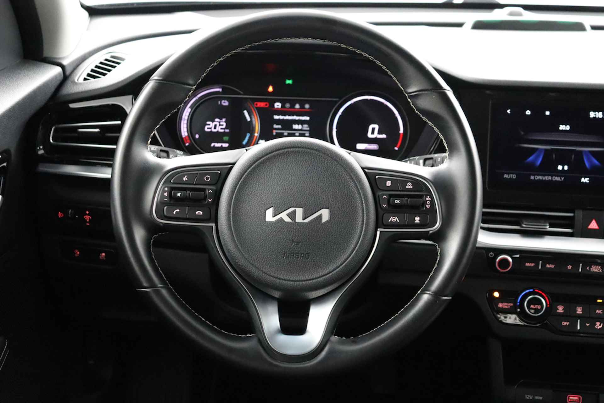 Kia e-Niro DynamicLine 64 kWh *€2000 Subsidie beschikbaar* - Apple CarPlay/Android Auto - Achteruitrijcamera - Adaptieve Cruise Control - Navigatie - Climate Control - Fabrieksgarantie tot 04-2029 - 29/61