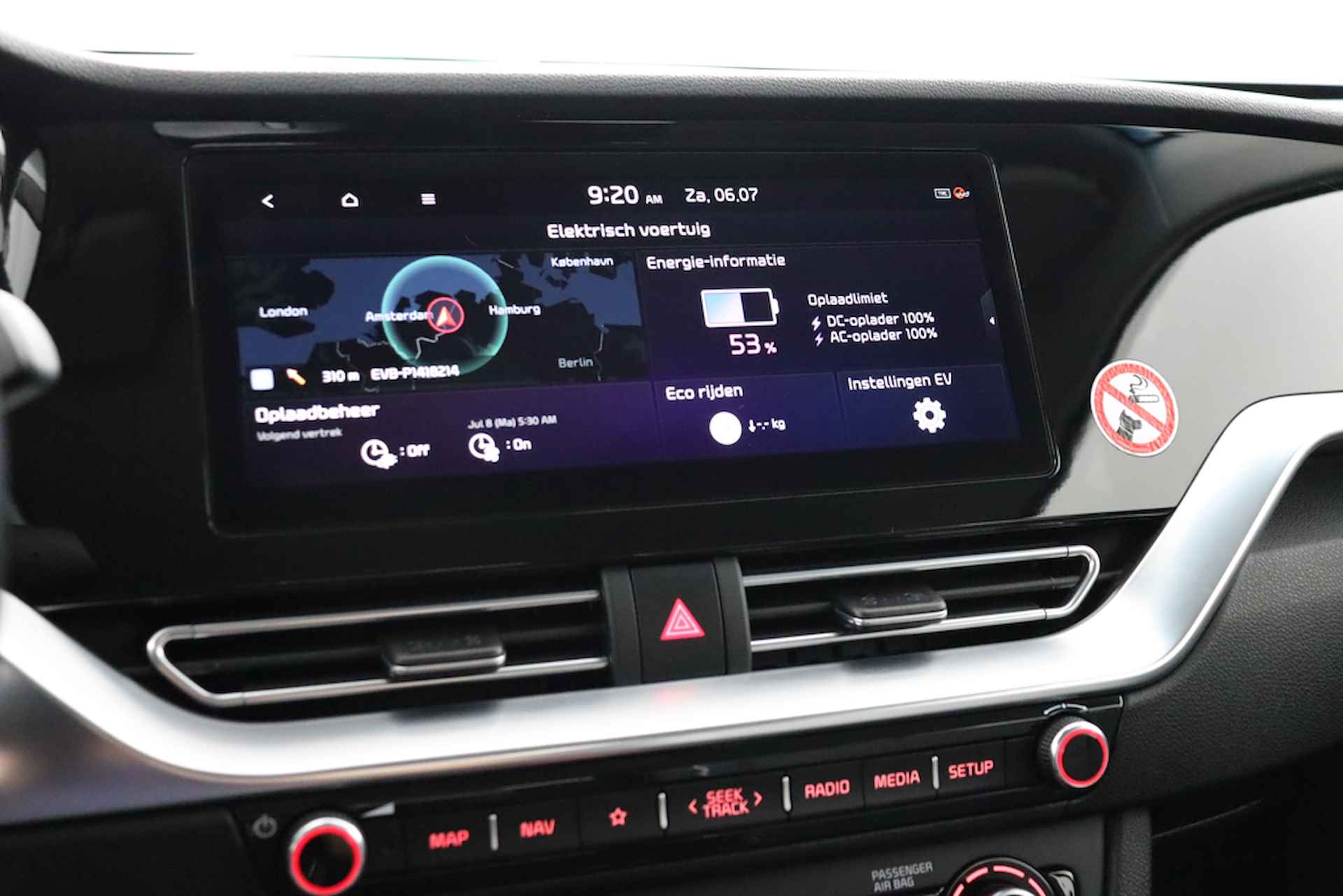 Kia e-Niro DynamicLine 64 kWh *€2000 Subsidie beschikbaar* - Apple CarPlay/Android Auto - Achteruitrijcamera - Adaptieve Cruise Control - Navigatie - Climate Control - Fabrieksgarantie tot 04-2029 - 45/61