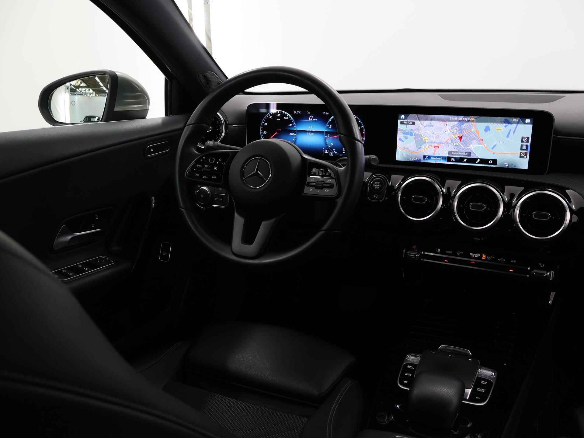 Mercedes-Benz A-klasse 200 Business Solution | Apple CarPlay | Camera | Rijhulpsysteem | WideScreen | LED | ClimateControl | Spiegelpakket | Comfortstoelen | Stoelverwarming | - 10/44