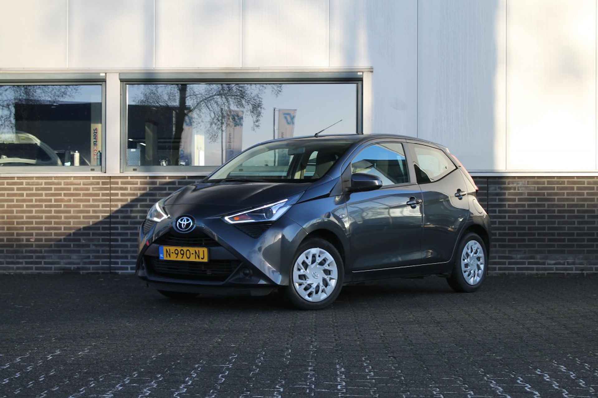 TOYOTA Aygo 1.0 VVT-i X-Play - ParkeerCamera - Airco - Apple/Android Carplay - 2/22