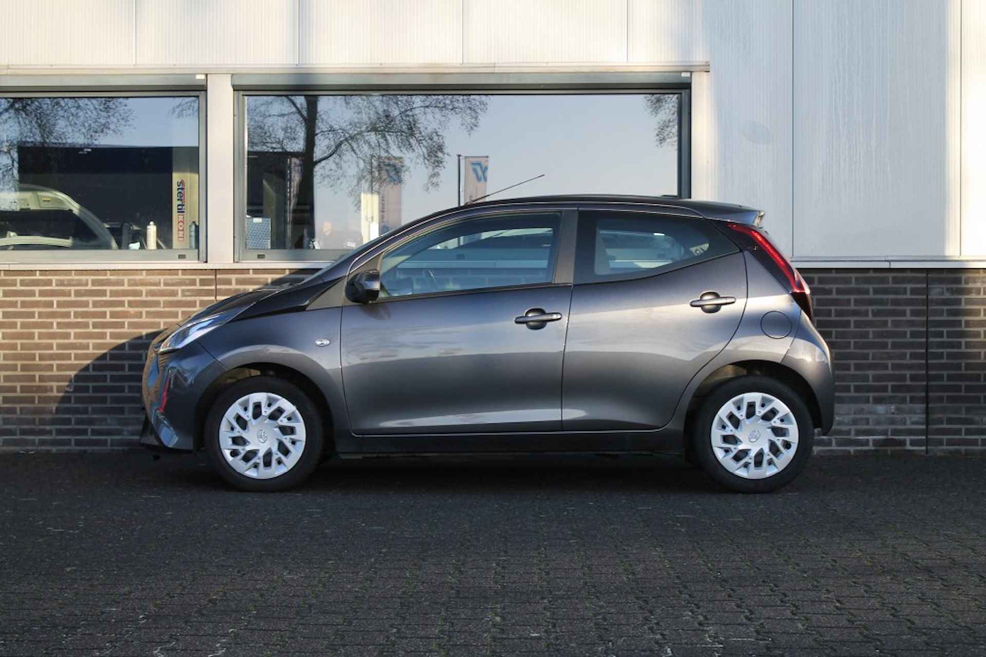 TOYOTA Aygo 1.0 VVT-i X-Play - ParkeerCamera - Airco - Apple/Android Carplay - 5/22