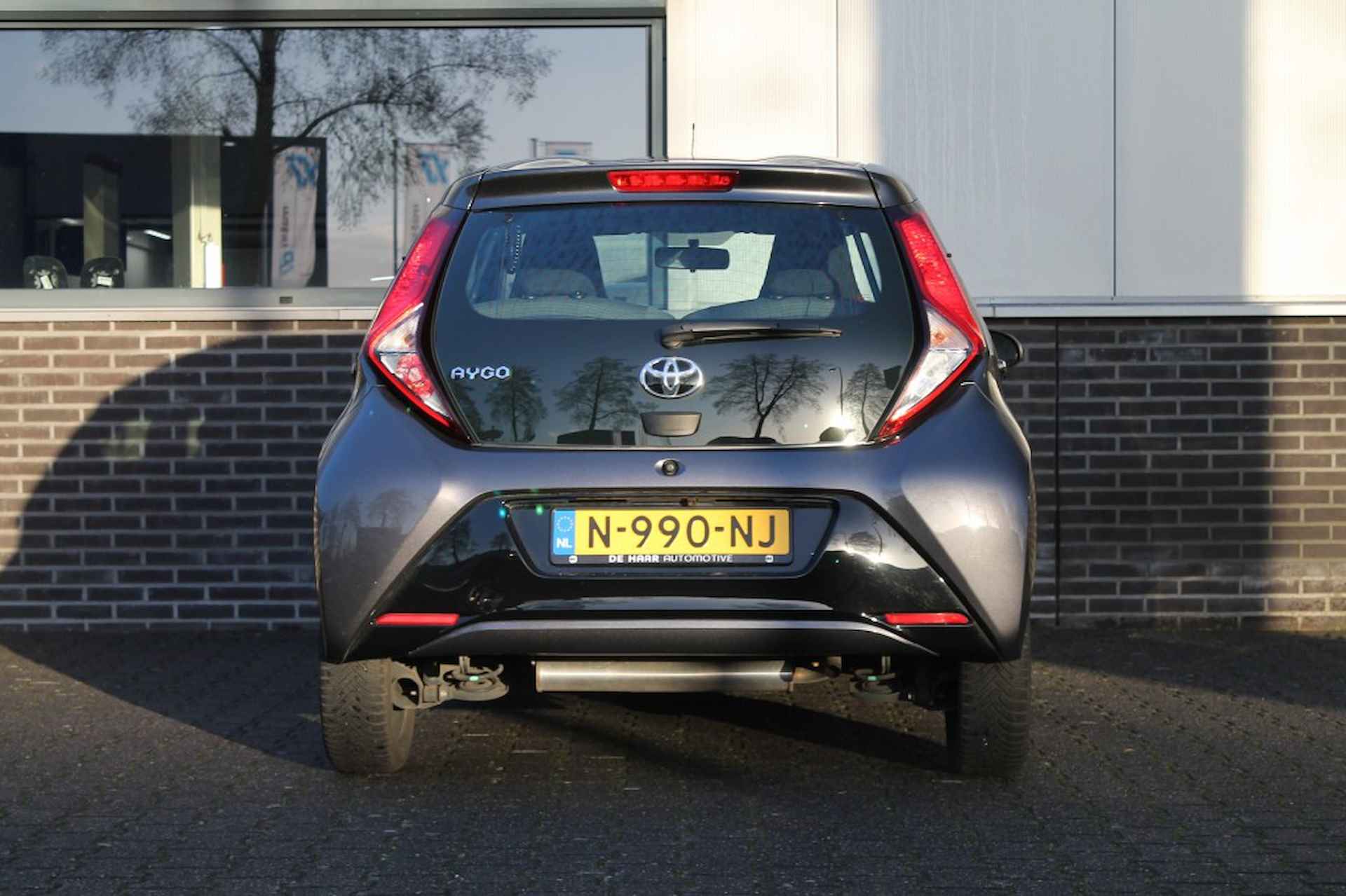 TOYOTA Aygo 1.0 VVT-i X-Play - ParkeerCamera - Airco - Apple/Android Carplay - 10/22