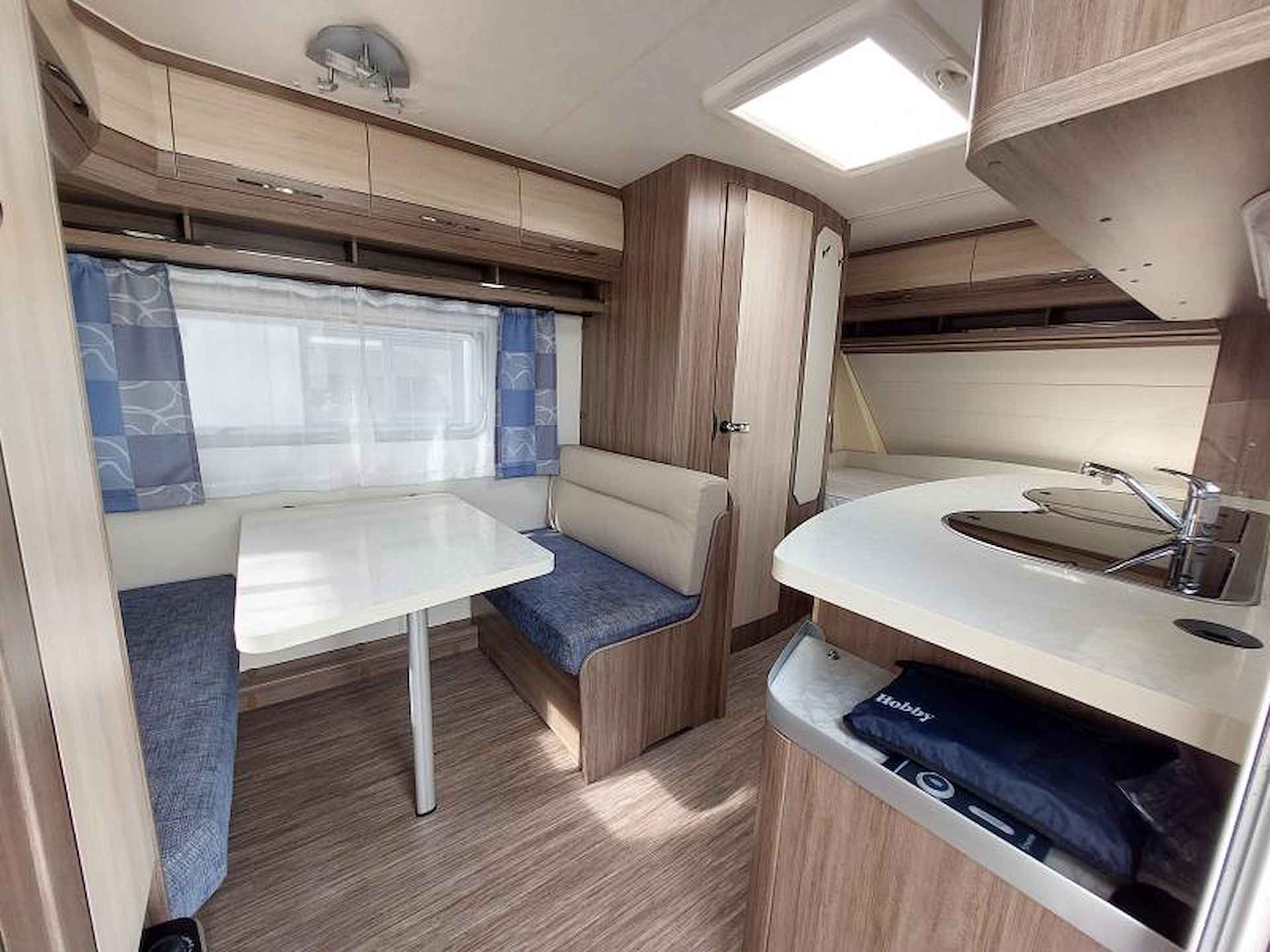 Hobby De Luxe 440 SF 2015 Mover + Voortent - 8/17