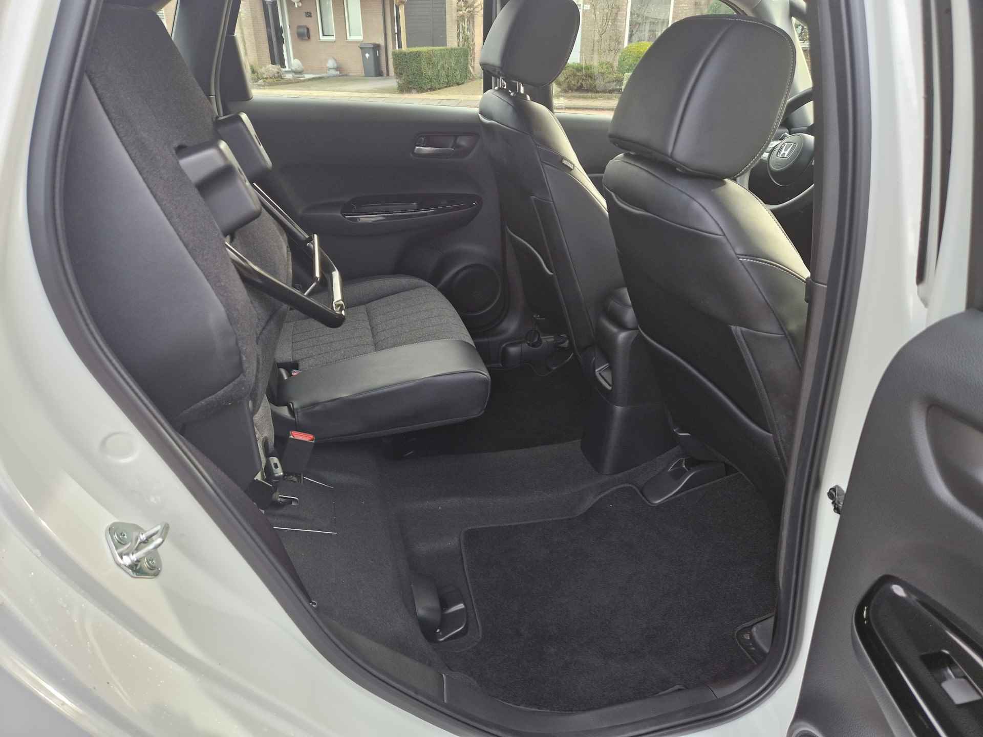 Honda Jazz 1.5 e:HEV Elegance Parkeersensoren, Apple/Android, Stoel verwarming , All-in Rijklaarprijs - 6/30