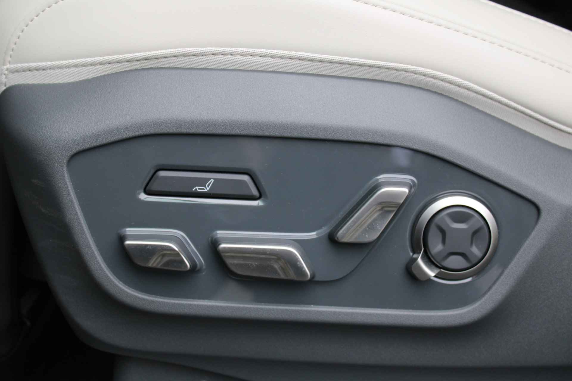 Kia EV9 Launch Edition GT-Line AWD 99.8 kWh | BTW Auto | 7 persoons | 384 PK | 2500 KG Trekkracht | - 38/49