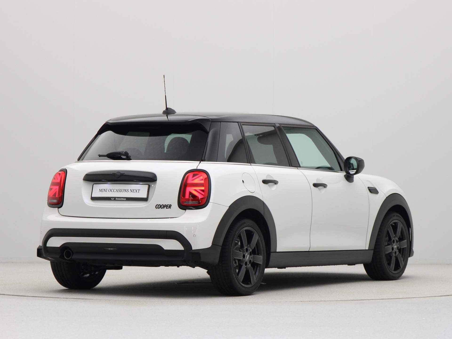 MINI 5-deurs Cooper Camden Edition Aut. - 10/22