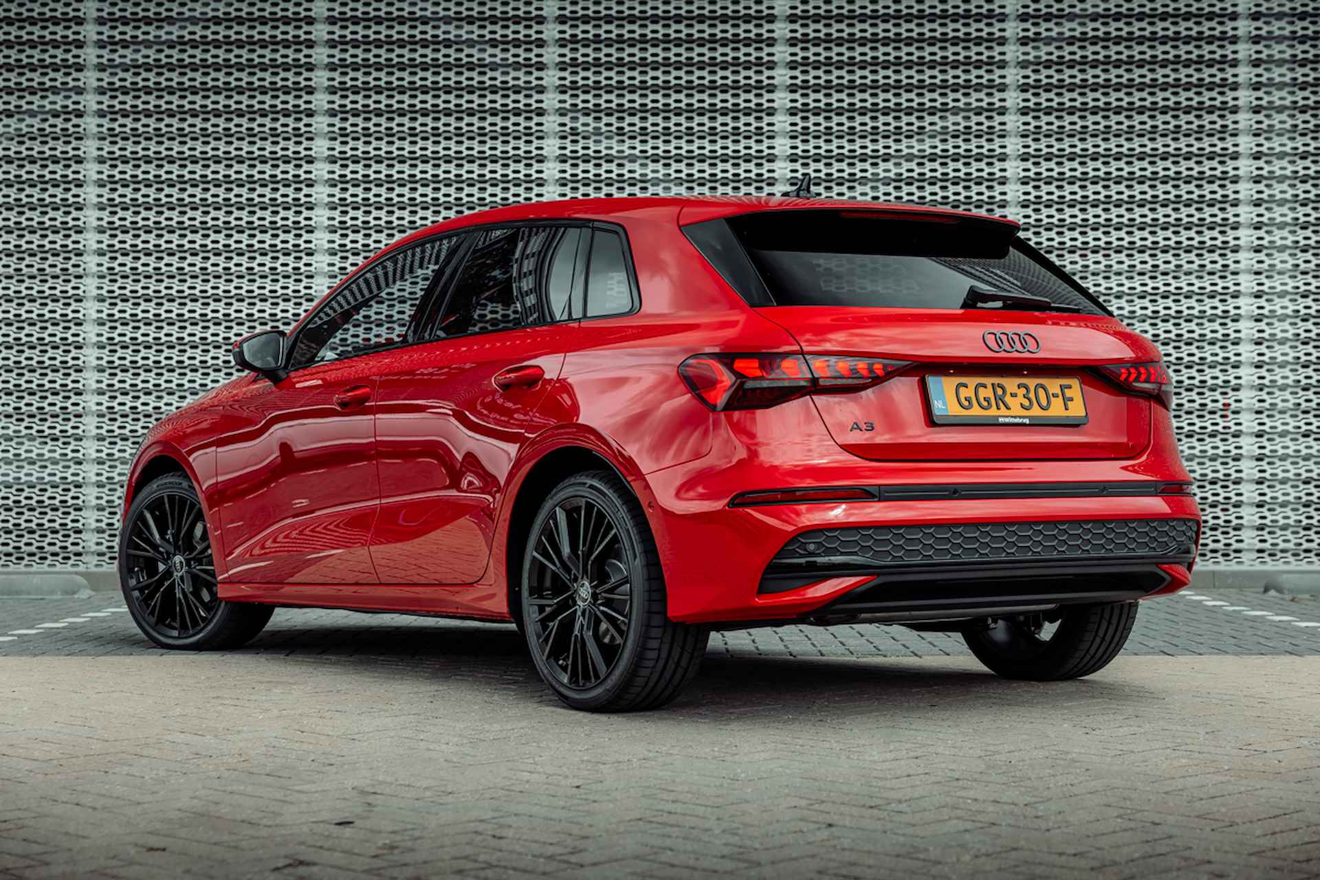 Audi A3 Sportback 30 TFSI 116pk s-tronic Advanced edition | Panoramadak | Optiek zwart plus | 18" LM velgen | Parkeerassistent - 4/30