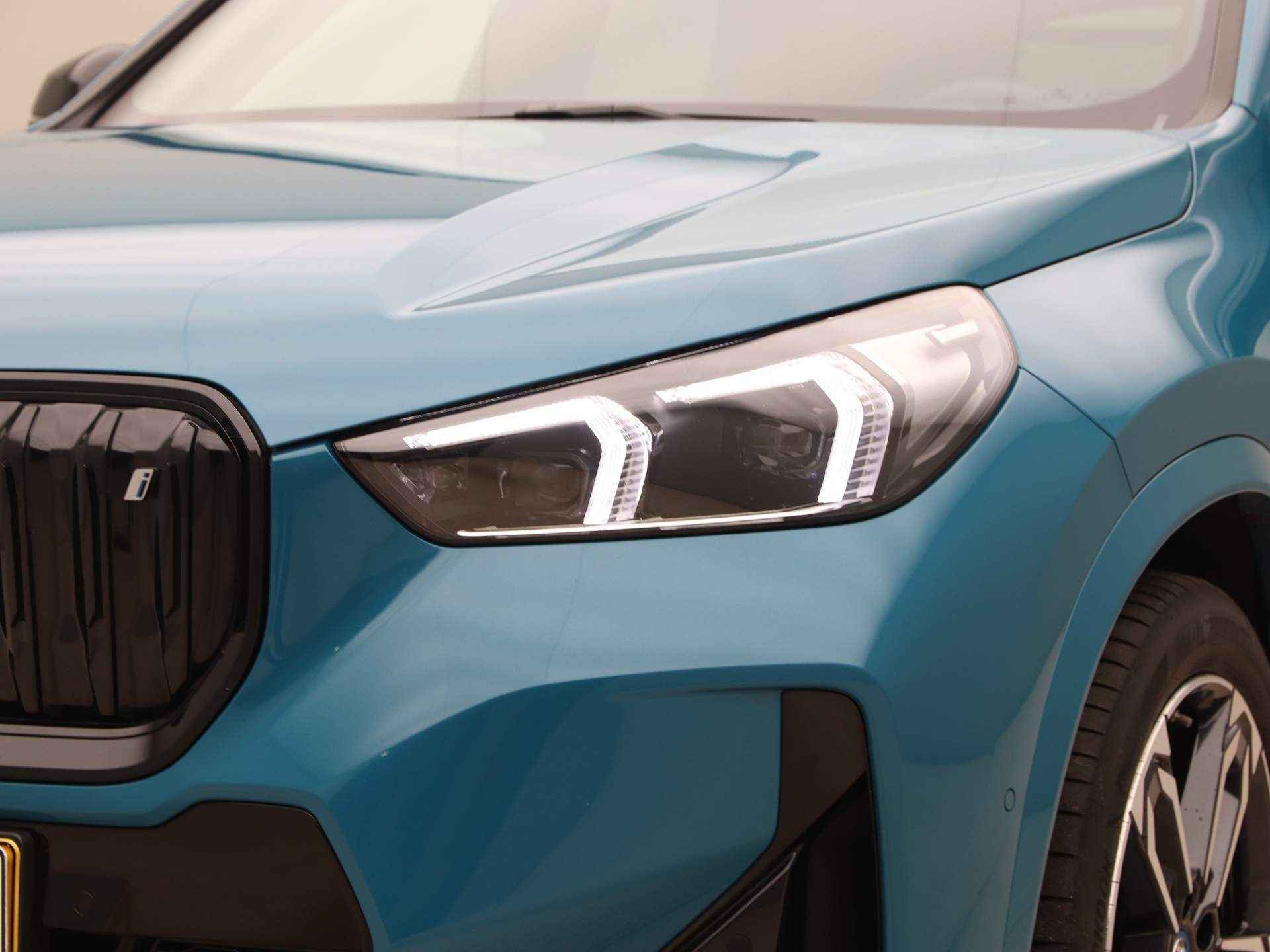 BMW iX1 xDrive30 Launch Edition 67 kWh - 21/27