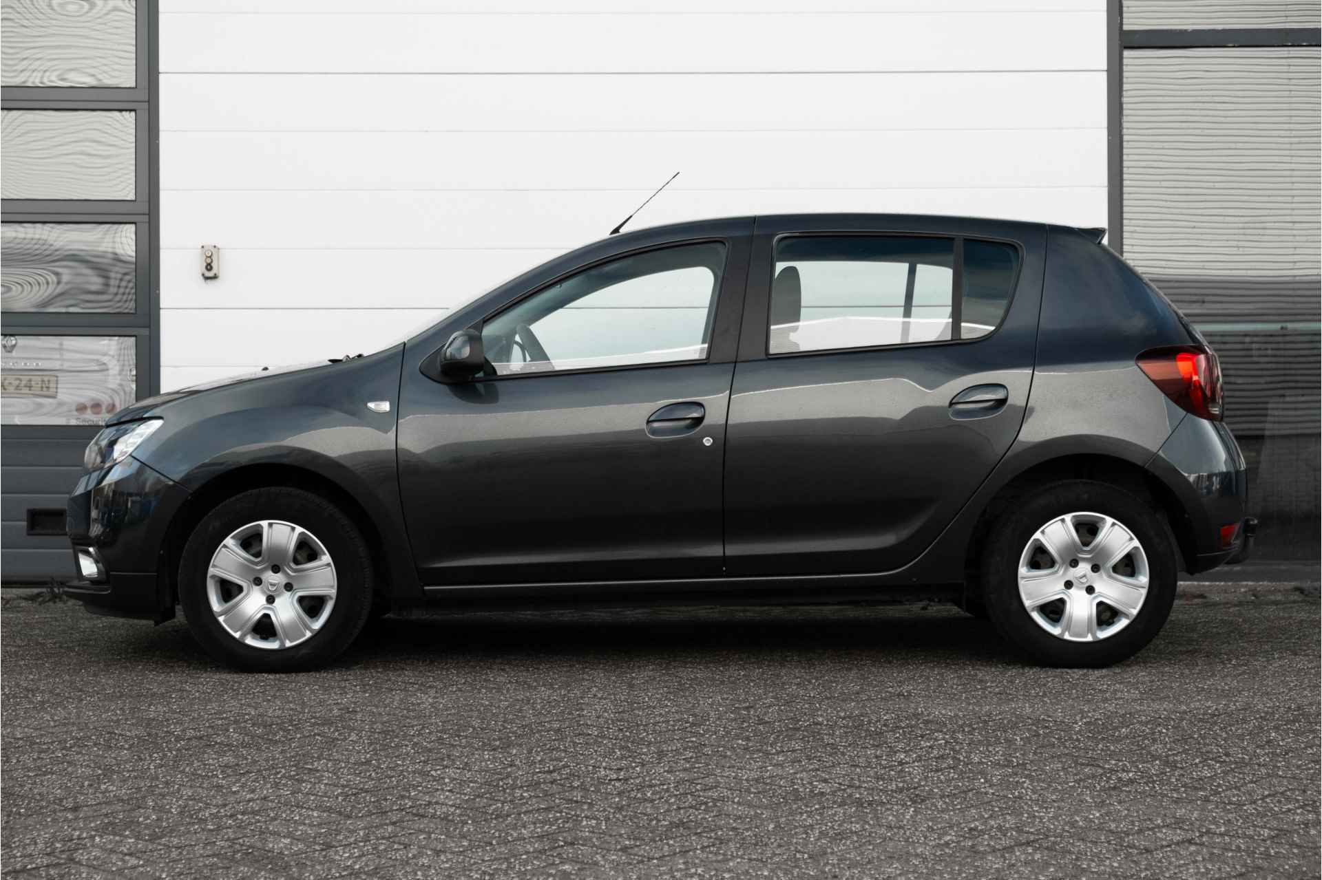 Dacia Sandero 0.9 TCe Laureate Easy-R | Automaat | Camera achter | Navigatie | incl. Bovag rijklaarpakket met 12 maanden garantie - 8/43