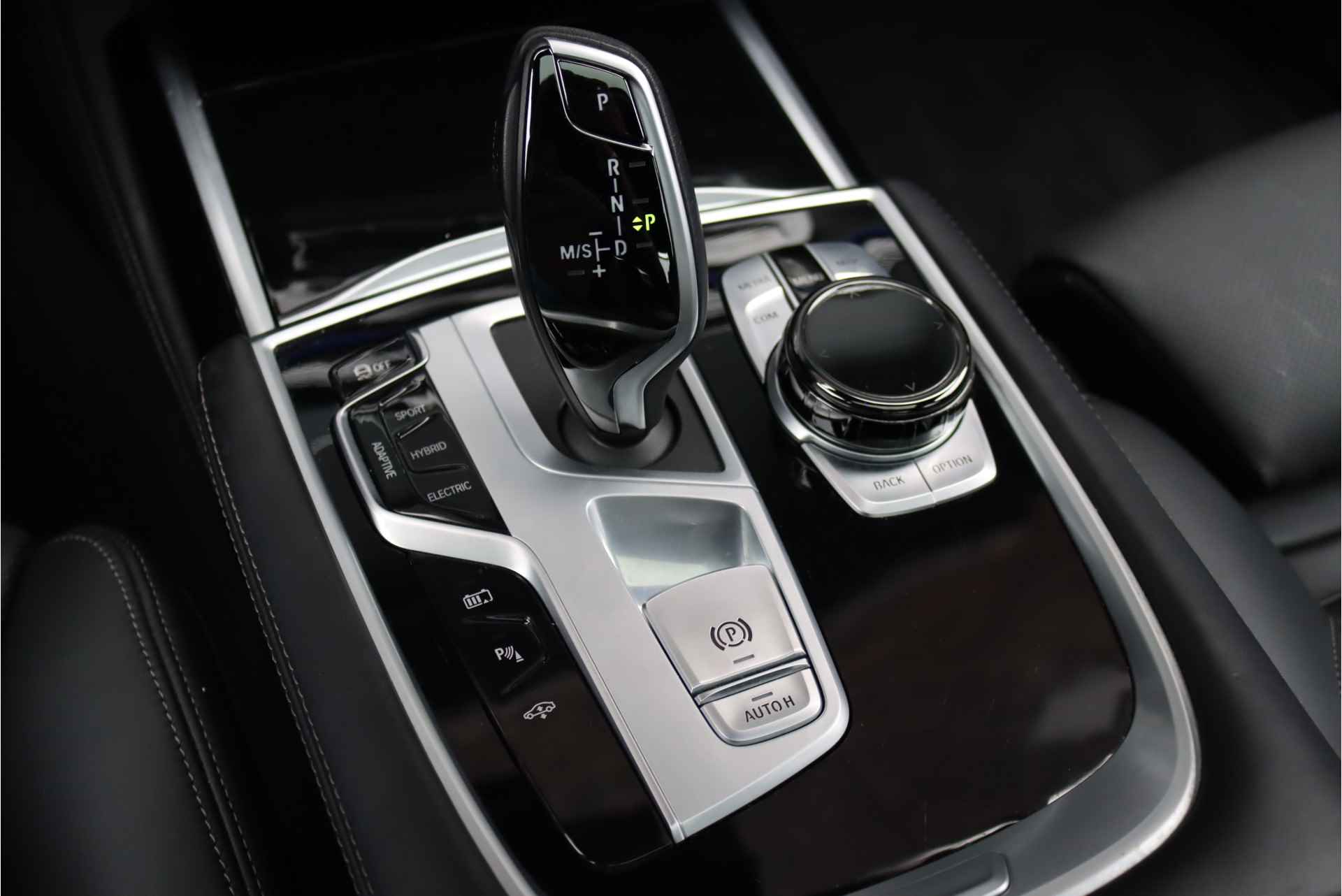 BMW 7 Serie 745Le M Sport High Executive Aut8 | Schuifdak | Luchtvering | Achterasbesturing | Adaptieve Cruise Control | Massage V+A | Zonnescherm Zijruiten | Harman&Kardon | Verwarmd Stuurwiel | Stoelventilatie | Soft-Close | HUD | Laserl - 30/48