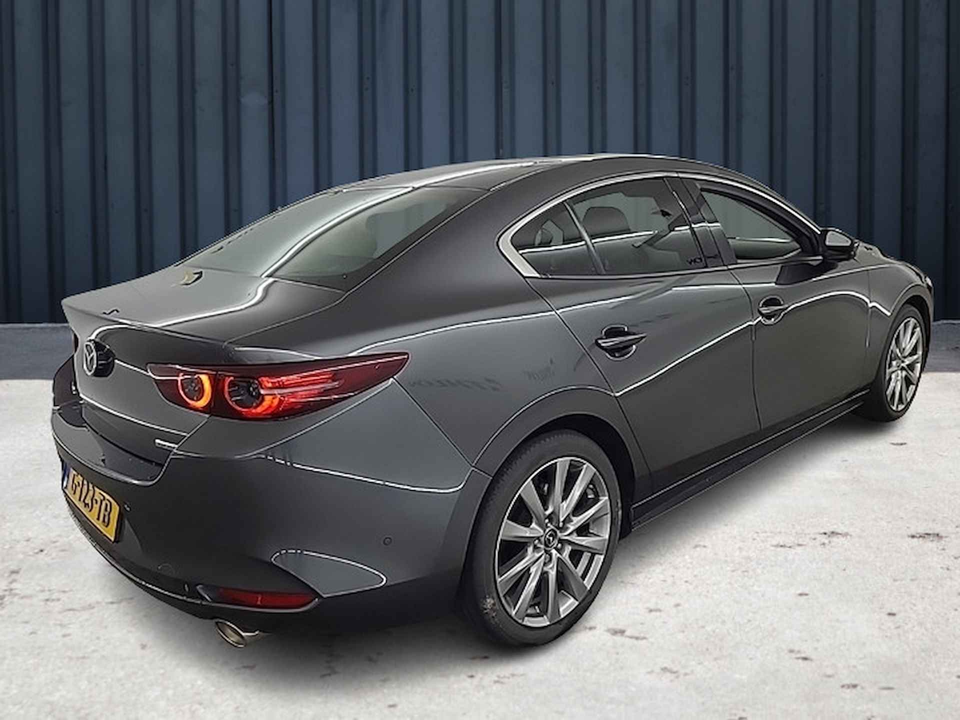 Mazda 3 2.0 e-SkyActiv-X M Hybrid 180 Luxury (180PK), 1e-Eig. Keurig-Onderh. BOVAG-Garantie. NL-Auto. Leer, Navigatie/Apple-Carplay/Android-Auto, Adaptive-Cruisecontrol, Parkeersensoren-V+A, Keyless-Entry/Start, Stoelverwarming, LM.-Velgen-18Inch, Privacy-Glas - 4/22