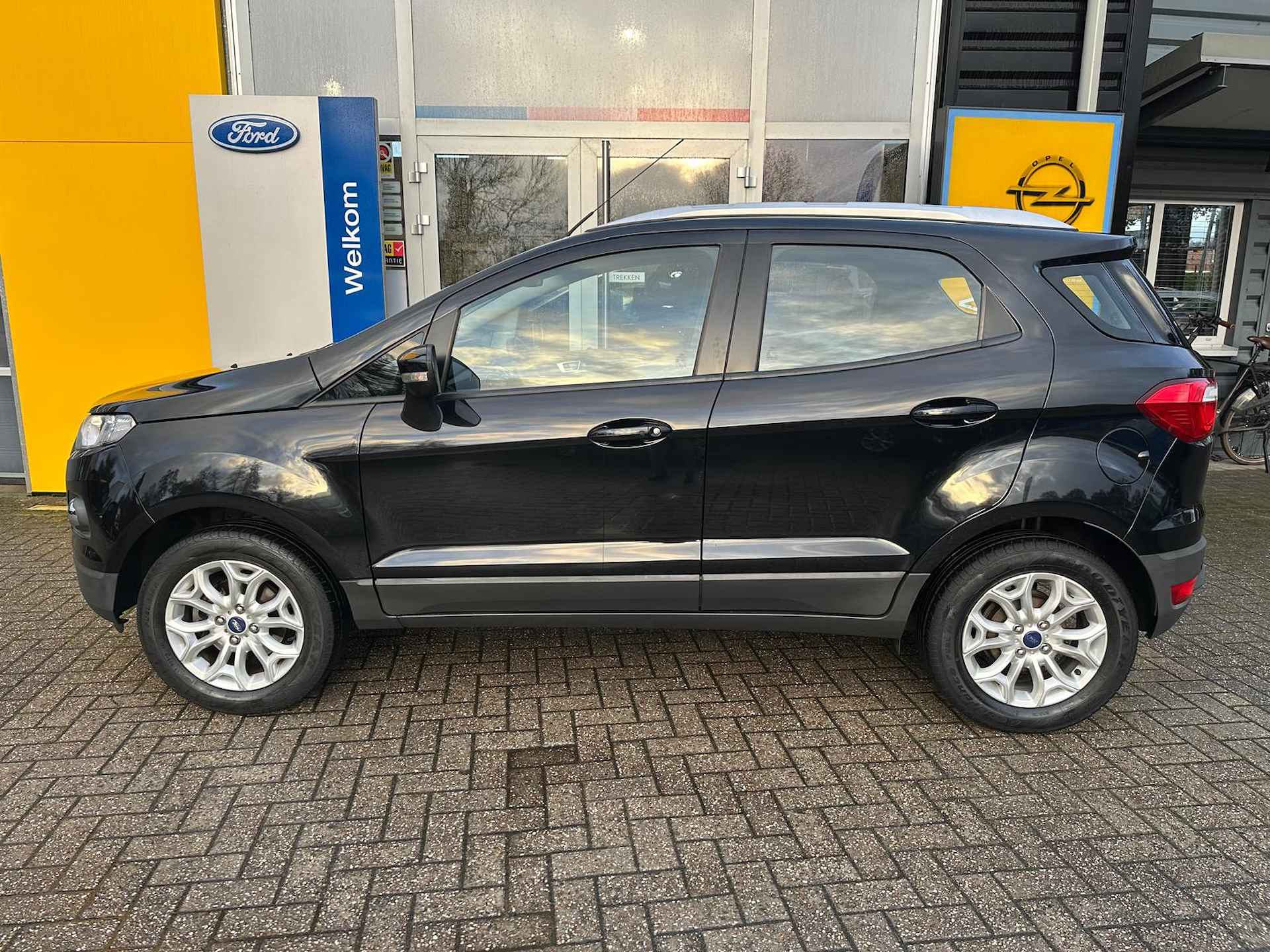 Ford EcoSport 1.0 125PK EcoBoost Titanium | STOEL- EN VOORRUITVERWARMING| NAVIGATIE| PARKEERSENSOREN| CRUISE CONTROL| - 4/36