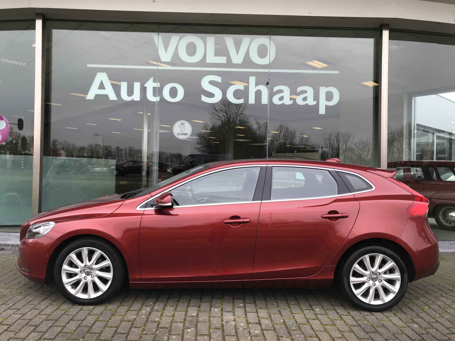 Volvo V40 1.6 T4 Summum Automaat | Rijklaar incl 12 mnd Bovag | Verwarmbaar voorruit Park assist voor Leer - 2/36