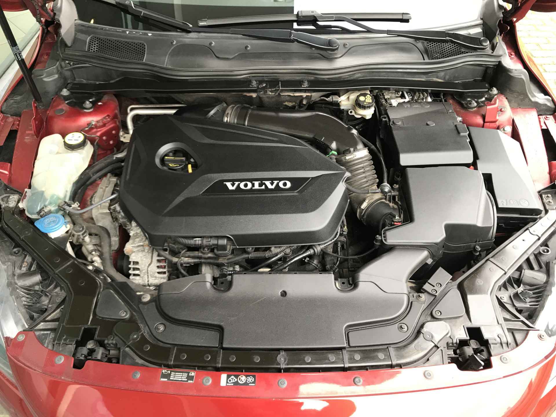 Volvo V40 1.6 T4 Summum Automaat | Rijklaar incl 12 mnd Bovag | Verwarmbaar voorruit Park assist voor Leer - 31/36