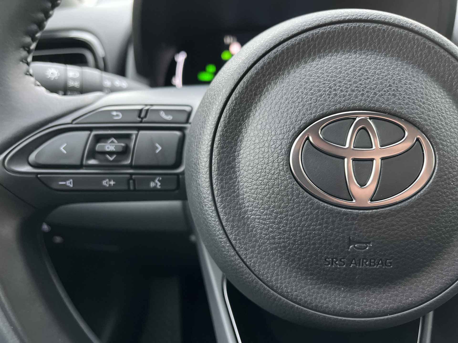 Toyota Yaris Hybrid 115 First Edition | Modeljaar 2024 | Demonstratie auto | Emotional red | - 19/25
