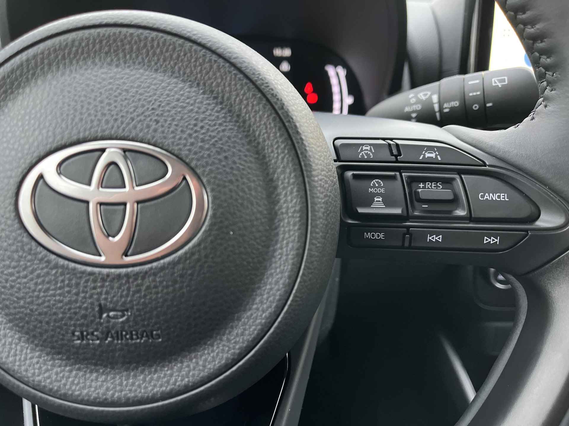 Toyota Yaris Hybrid 115 First Edition | Modeljaar 2024 | Demonstratie auto | Emotional red | - 20/25