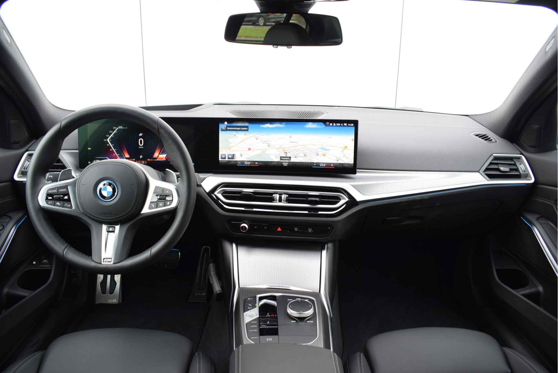 BMW 3-serie 320e High Executive M Sport Automaat / Schuif-kanteldak / Trekhaak / Sportstoelen / Active Cruise Control / Adaptieve LED / Parking Assistant / Comfort Access / Leder - 4/35