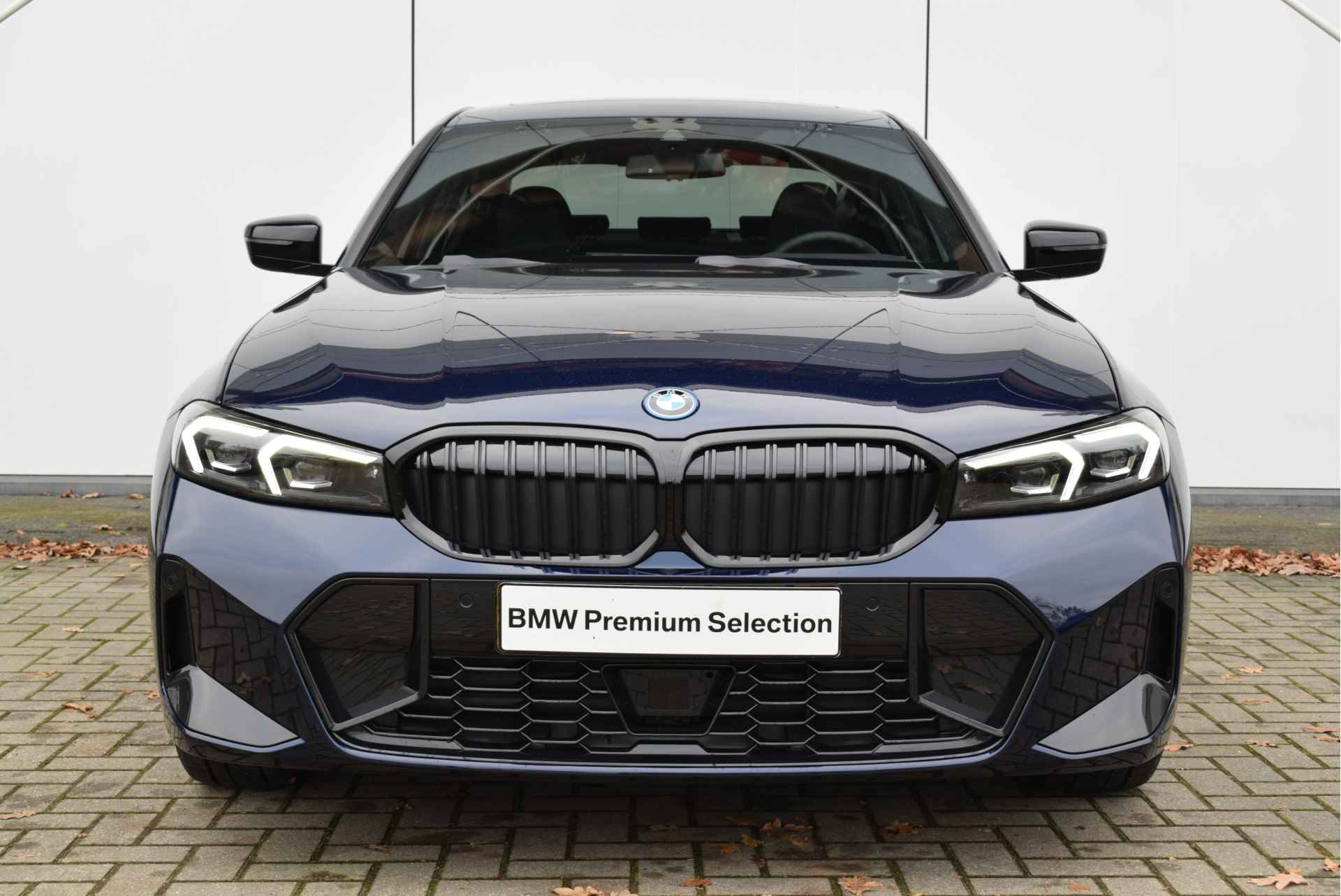 BMW 3-serie 320e High Executive M Sport Automaat / Schuif-kanteldak / Trekhaak / Sportstoelen / Active Cruise Control / Adaptieve LED / Parking Assistant / Comfort Access / Leder - 8/35