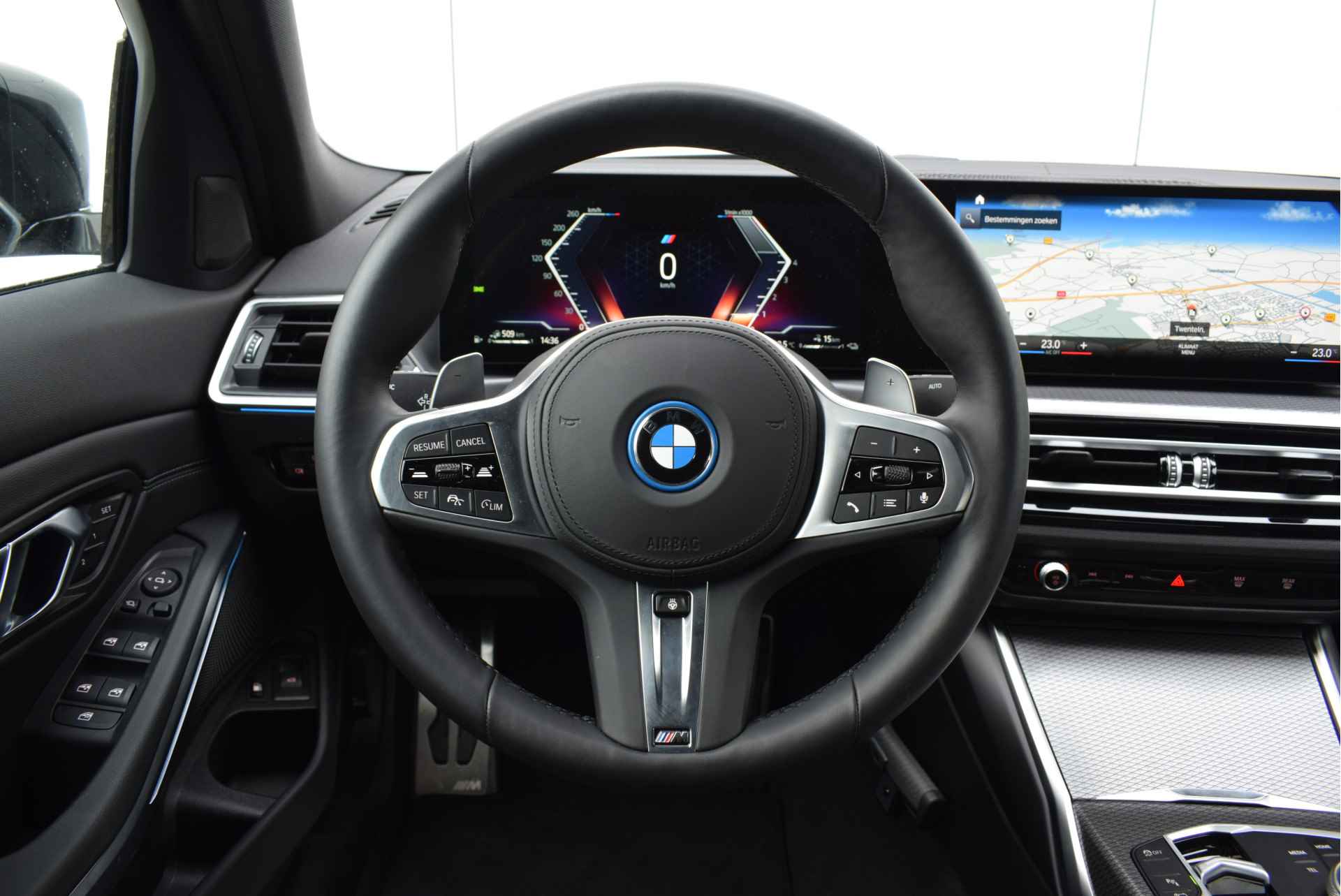 BMW 3-serie 320e High Executive M Sport Automaat / Schuif-kanteldak / Trekhaak / Sportstoelen / Active Cruise Control / Adaptieve LED / Parking Assistant / Comfort Access / Leder - 16/35