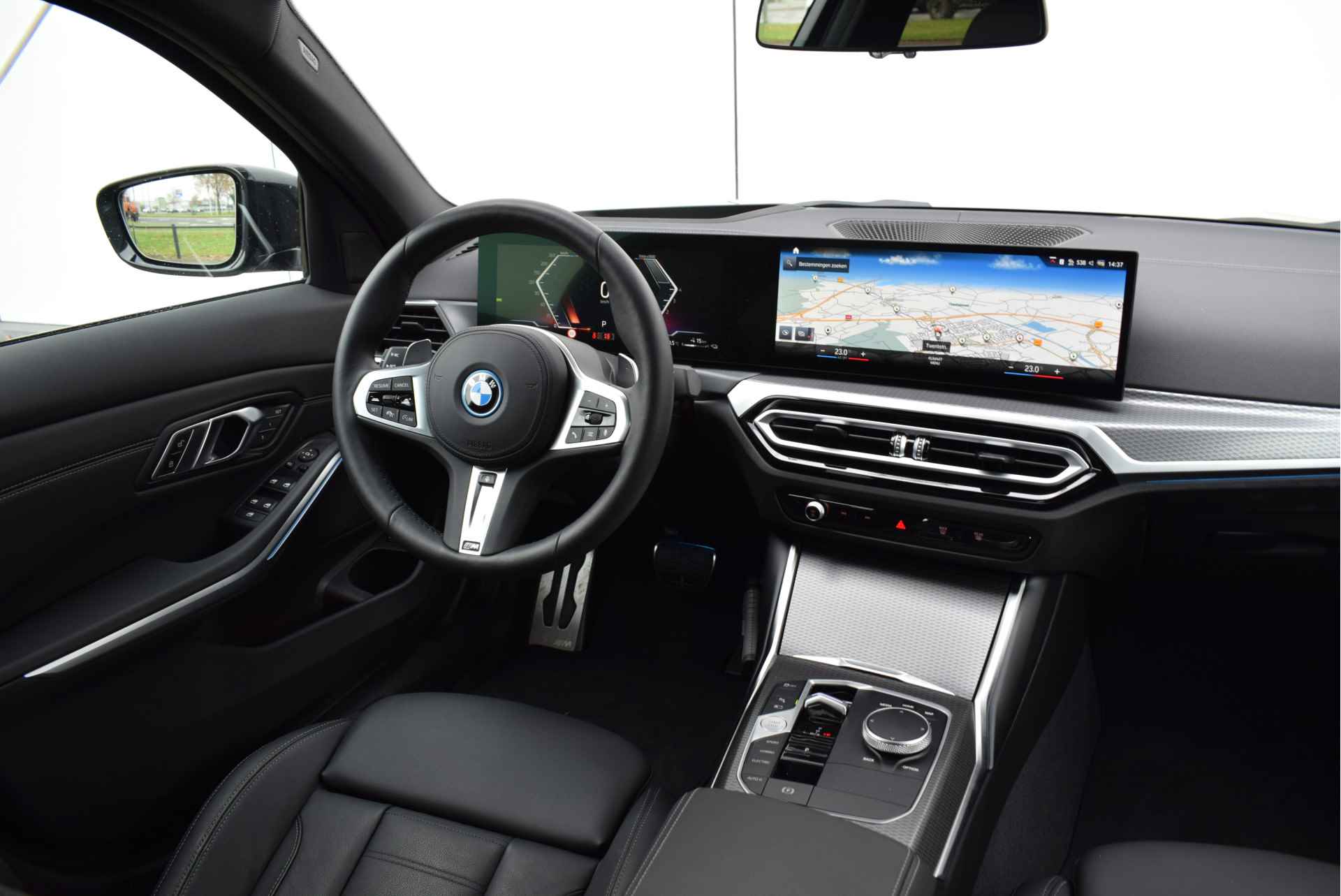 BMW 3-serie 320e High Executive M Sport Automaat / Schuif-kanteldak / Trekhaak / Sportstoelen / Active Cruise Control / Adaptieve LED / Parking Assistant / Comfort Access / Leder - 17/35