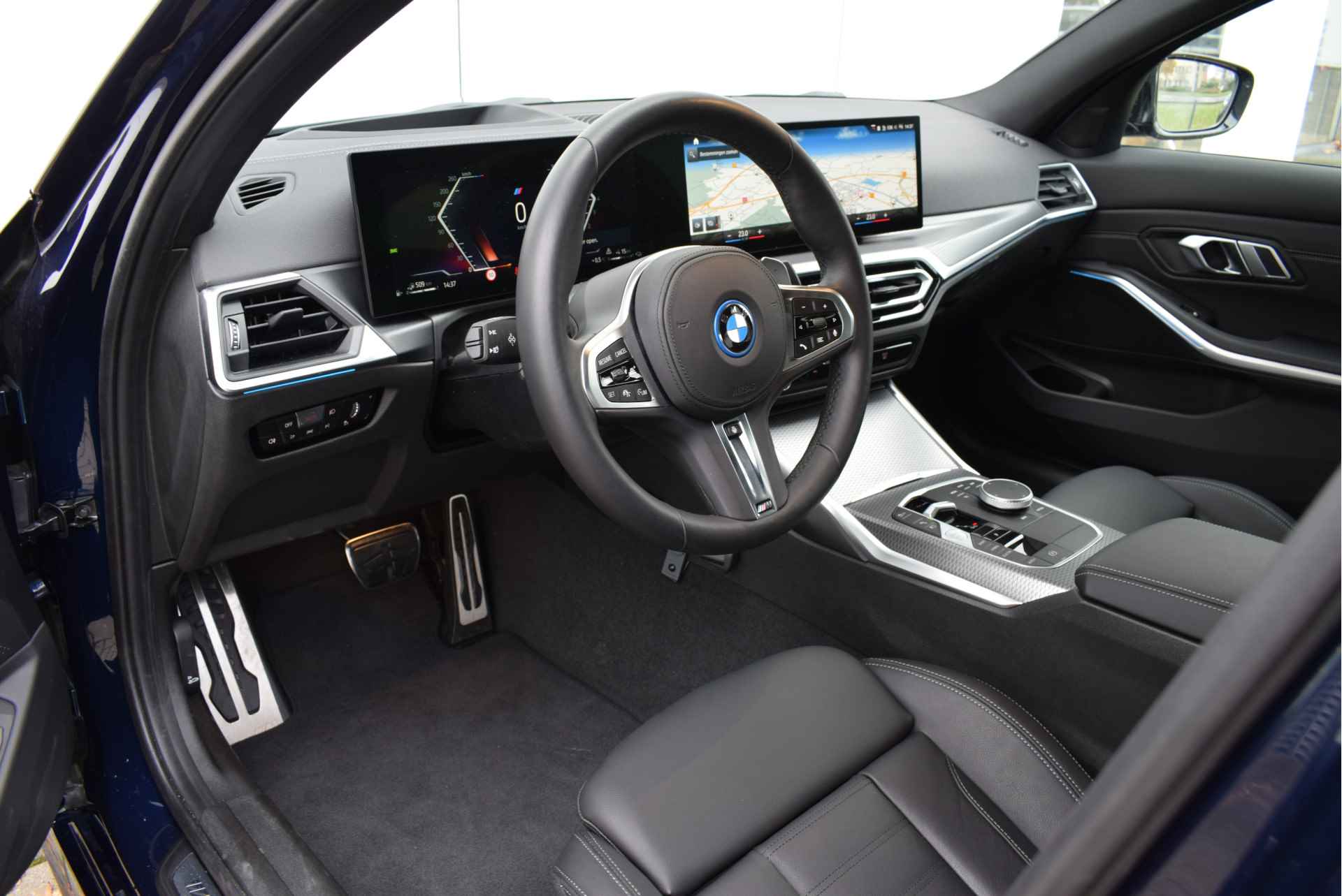 BMW 3-serie 320e High Executive M Sport Automaat / Schuif-kanteldak / Trekhaak / Sportstoelen / Active Cruise Control / Adaptieve LED / Parking Assistant / Comfort Access / Leder - 18/35