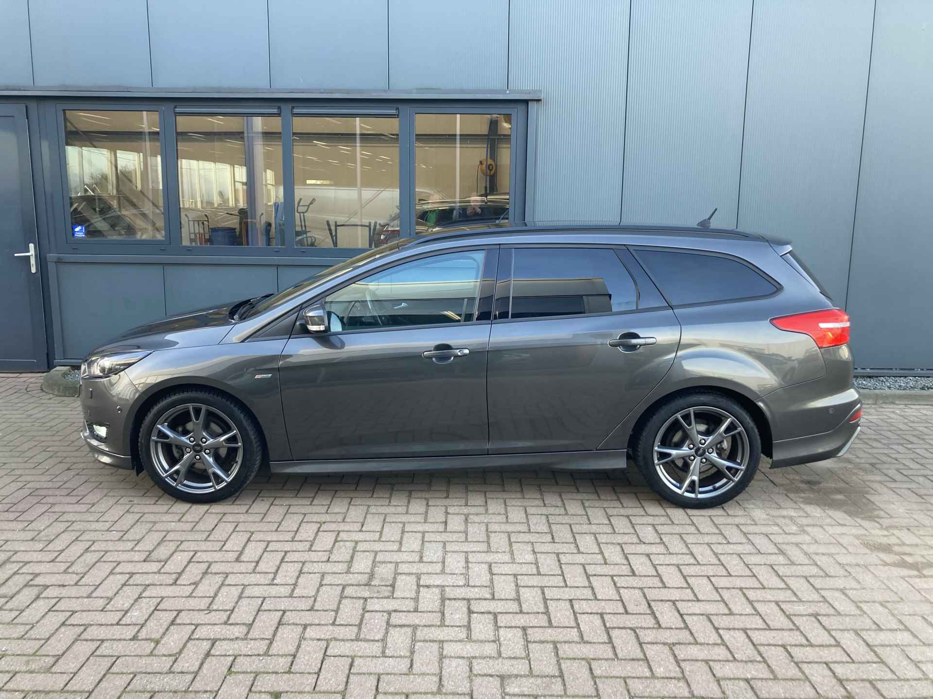 Ford FOCUS Wagon 1.0 Ecob.125pk ST-Line XENON/CAMERA/NAVI/CARPLAY/PDC/18INCH - 3/84