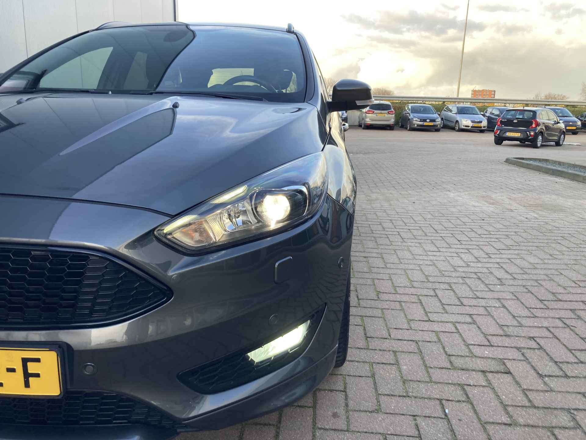 Ford FOCUS Wagon 1.0 Ecob.125pk ST-Line XENON/CAMERA/NAVI/CARPLAY/PDC/18INCH - 53/84