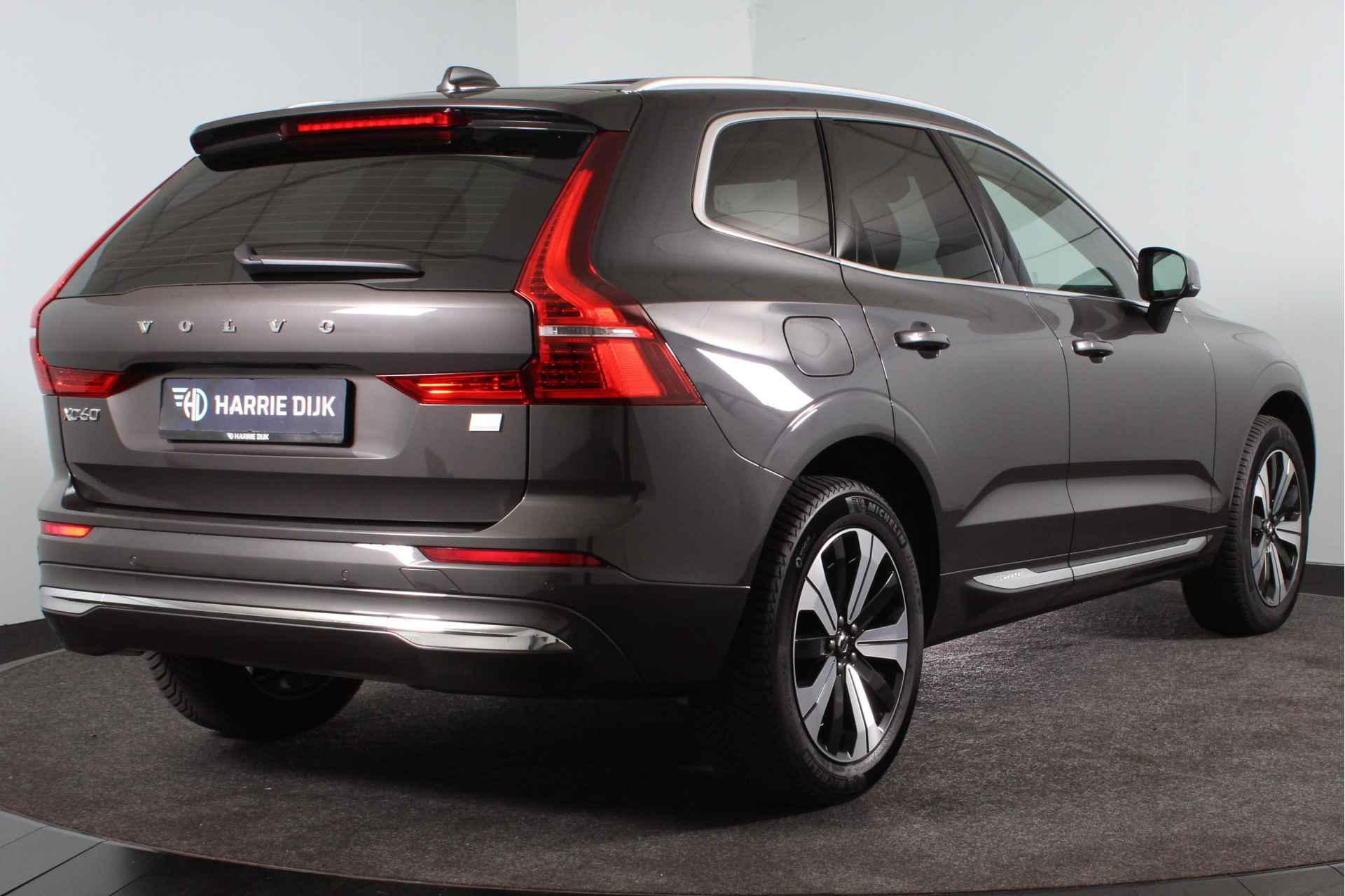 Volvo XC60 2.0 Recharge T6 AWD Plus Bright | S/K-Panodak | Dig. Cockpit | Adapt. Cruise | Memory Stoelen | Elek. Klep | Stoel-+stuurverw. | Camera | NAV+App. Connect | LM 19" | 4354 - 3/61