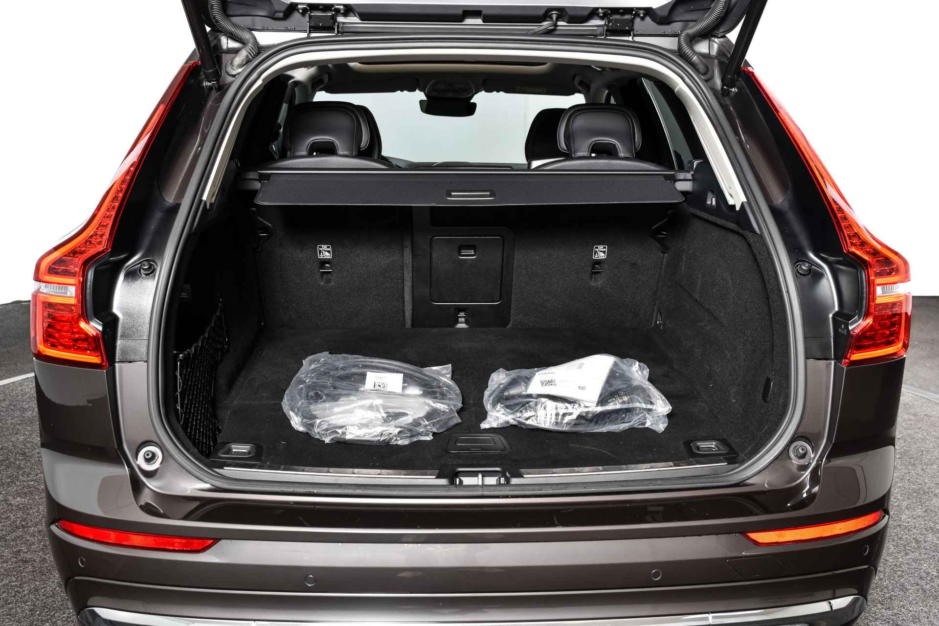 Volvo XC60 2.0 Recharge T6 AWD Plus Bright | S/K-Panodak | Dig. Cockpit | Adapt. Cruise | Memory Stoelen | Elek. Klep | Stoel-+stuurverw. | Camera | NAV+App. Connect | LM 19" | 4354 - 57/61